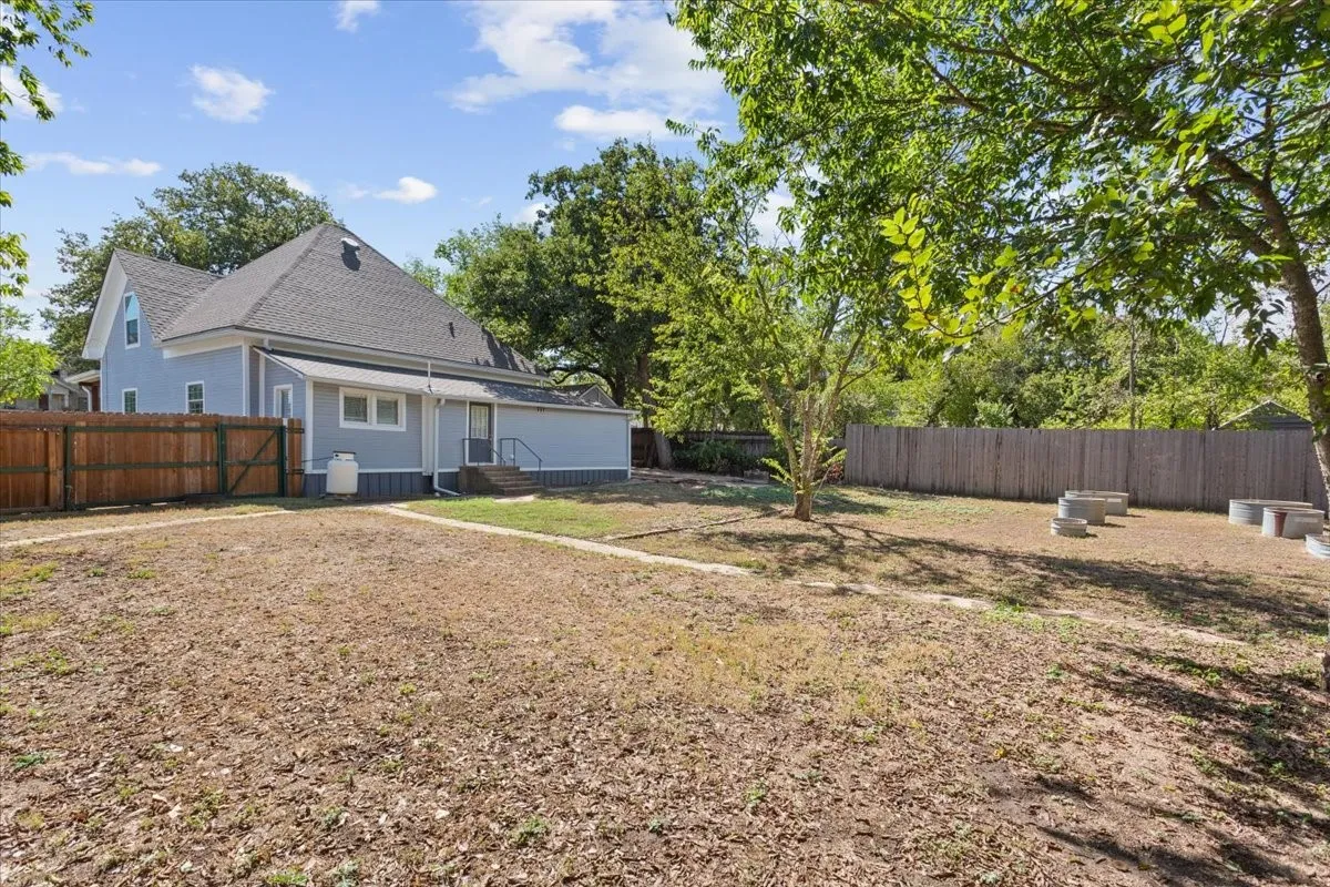 Single Family Residence For Sale in Hamilton County , 407 S Reagan, Hamilton, Texas 76531, 3 Bedroom, 2 Bathroom, Garage spaces, 1,440 Sqft, built in 1945, mls#21392770, Real Estate Agent in Hamilton, Homes For Sale in Hamilton county, Homes For Sale in Hamilton, Realtor in Hamilton Texas, Real Estate Brokerage Independent Realty Texas, Luminita Cordes Realtor