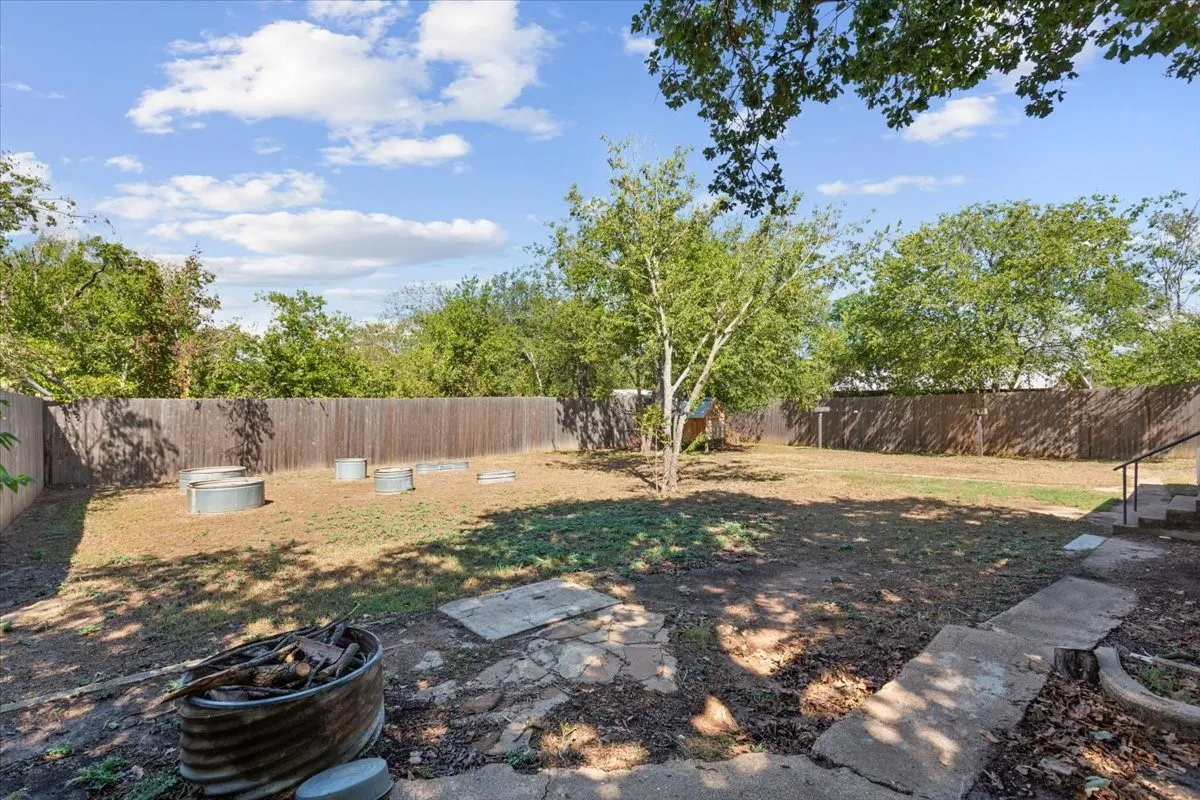 Single Family Residence For Sale in Hamilton County , 407 S Reagan, Hamilton, Texas 76531, 3 Bedroom, 2 Bathroom, Garage spaces, 1,440 Sqft, built in 1945, mls#21392770, Real Estate Agent in Hamilton, Homes For Sale in Hamilton county, Homes For Sale in Hamilton, Realtor in Hamilton Texas, Real Estate Brokerage Independent Realty Texas, Luminita Cordes Realtor