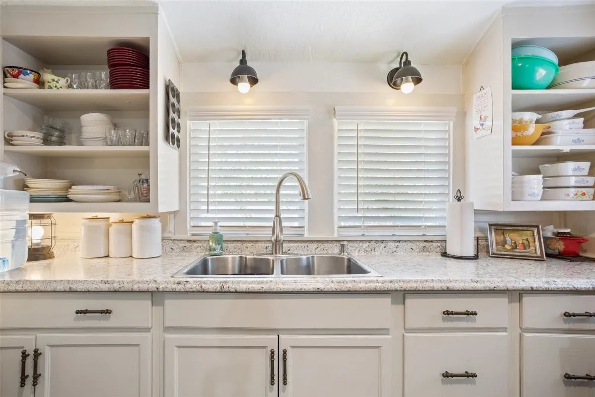 Single Family Residence For Sale in Hamilton County , 407 S Reagan, Hamilton, Texas 76531, 3 Bedroom, 2 Bathroom, Garage spaces, 1,440 Sqft, built in 1945, mls#21392770, Real Estate Agent in Hamilton, Homes For Sale in Hamilton county, Homes For Sale in Hamilton, Realtor in Hamilton Texas, Real Estate Brokerage Independent Realty Texas, Luminita Cordes Realtor
