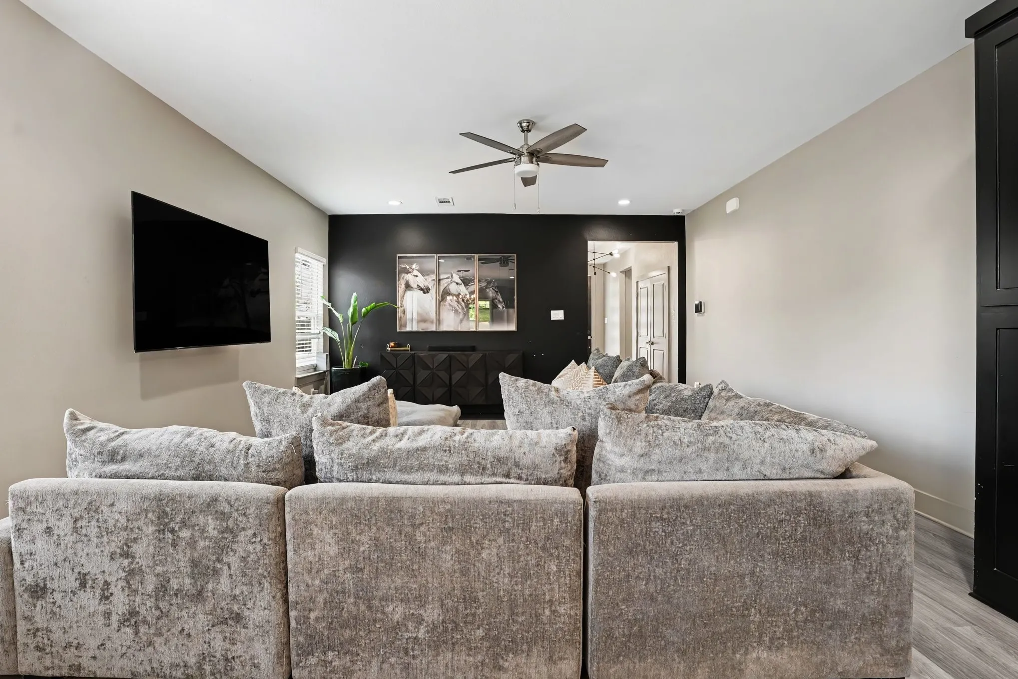 Single Family Residence For Sale in Dallas County , 511 Woodbine Avenue, Dallas, Texas 75203, 3 Bedroom, 2 Bathroom, 2 Garage spaces, 1,612 Sqft, built in 2024, mls#21390747, Real Estate Agent in Dallas, Homes For Sale in Dallas county, Homes For Sale in Dallas, Realtor in Dallas Texas, Real Estate Brokerage Independent Realty Texas, Luminita Cordes Realtor