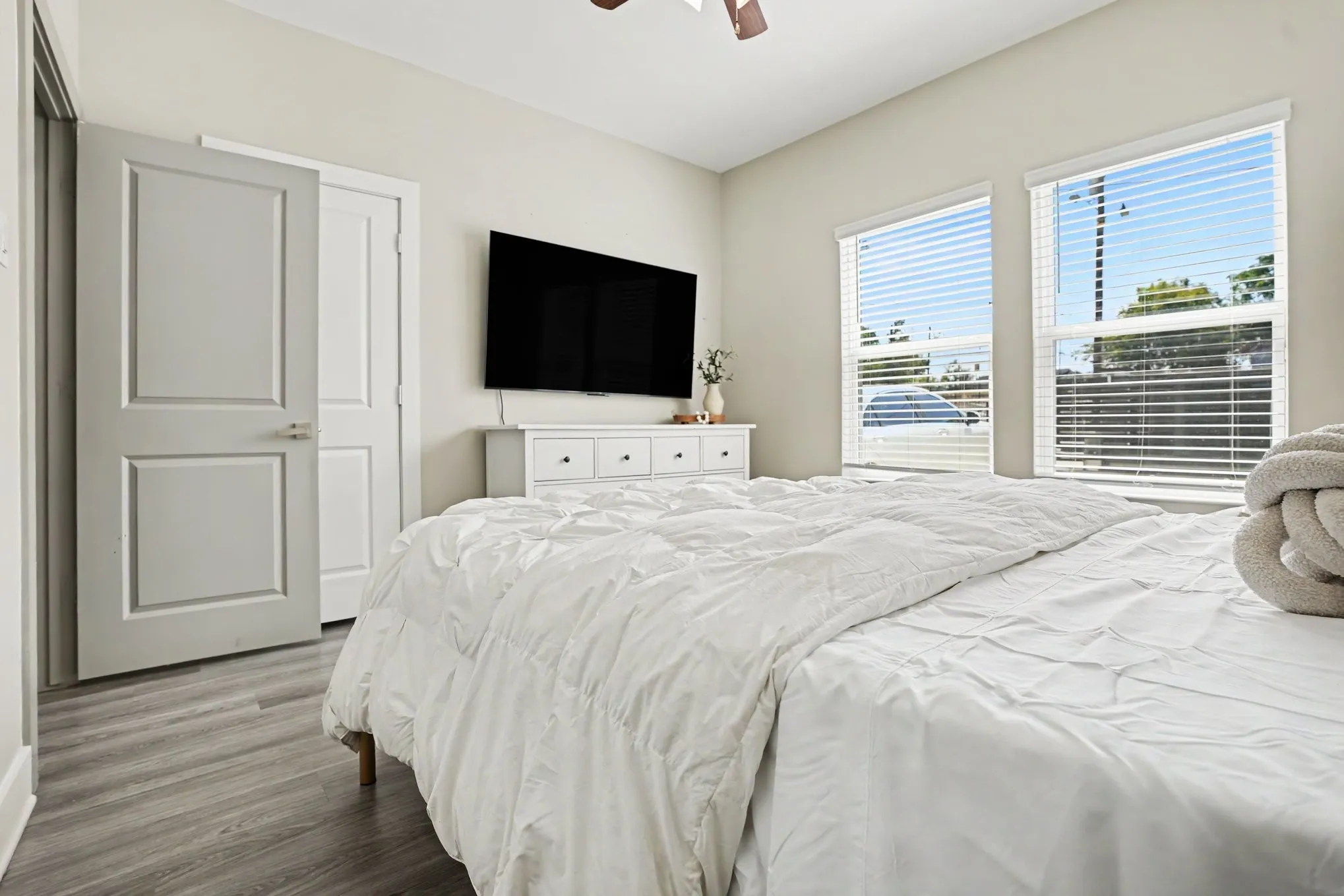 Single Family Residence For Sale in Dallas County , 511 Woodbine Avenue, Dallas, Texas 75203, 3 Bedroom, 2 Bathroom, 2 Garage spaces, 1,612 Sqft, built in 2024, mls#21390747, Real Estate Agent in Dallas, Homes For Sale in Dallas county, Homes For Sale in Dallas, Realtor in Dallas Texas, Real Estate Brokerage Independent Realty Texas, Luminita Cordes Realtor