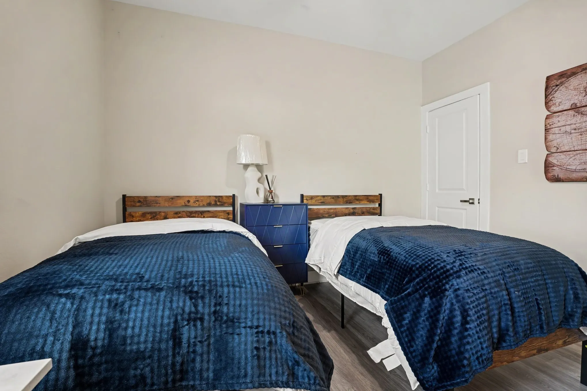 Single Family Residence For Sale in Dallas County , 511 Woodbine Avenue, Dallas, Texas 75203, 3 Bedroom, 2 Bathroom, 2 Garage spaces, 1,612 Sqft, built in 2024, mls#21390747, Real Estate Agent in Dallas, Homes For Sale in Dallas county, Homes For Sale in Dallas, Realtor in Dallas Texas, Real Estate Brokerage Independent Realty Texas, Luminita Cordes Realtor