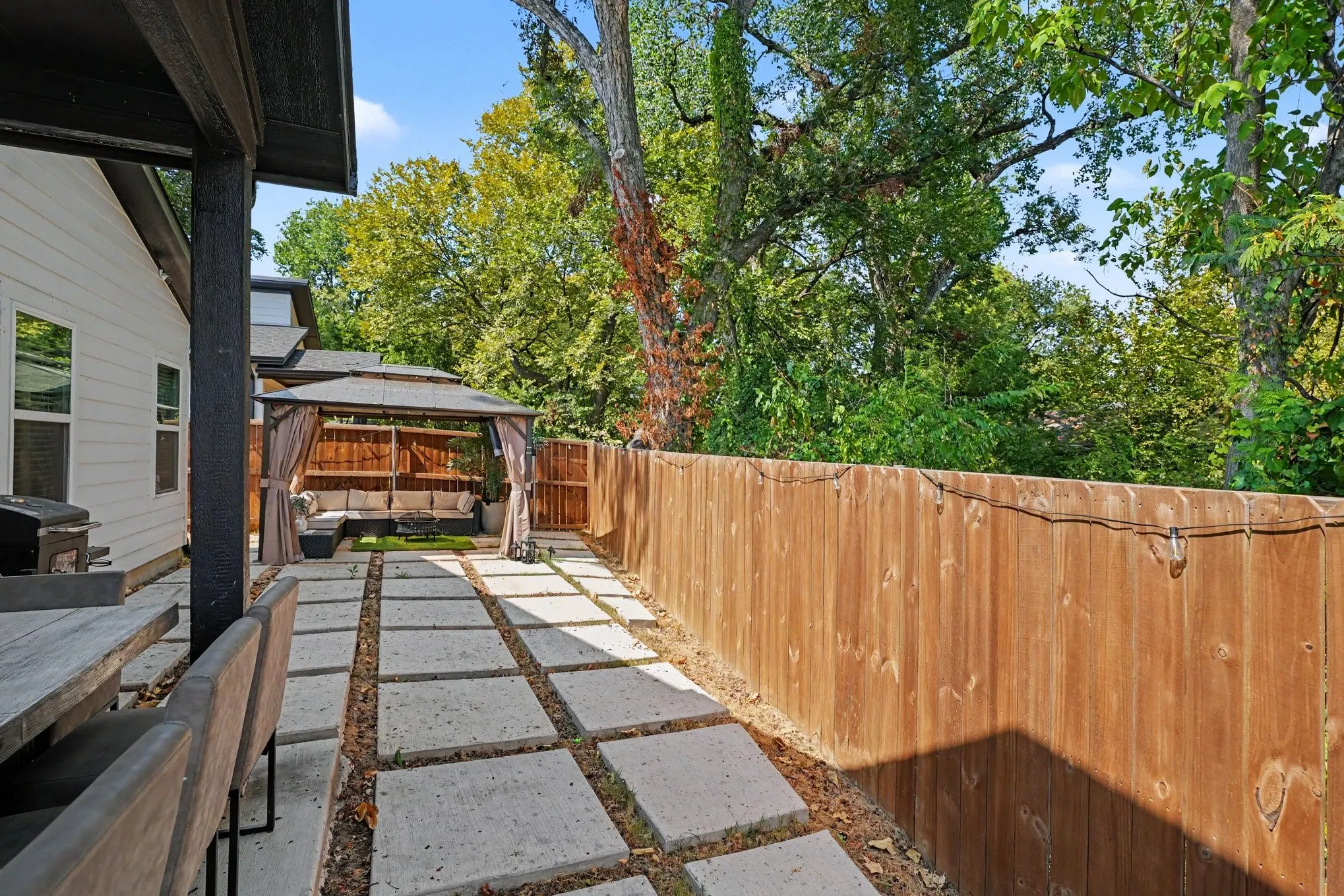 Single Family Residence For Sale in Dallas County , 511 Woodbine Avenue, Dallas, Texas 75203, 3 Bedroom, 2 Bathroom, 2 Garage spaces, 1,612 Sqft, built in 2024, mls#21390747, Real Estate Agent in Dallas, Homes For Sale in Dallas county, Homes For Sale in Dallas, Realtor in Dallas Texas, Real Estate Brokerage Independent Realty Texas, Luminita Cordes Realtor