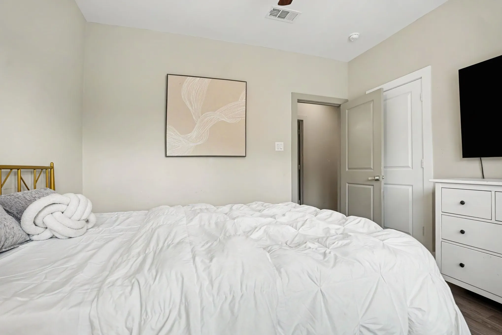Single Family Residence For Sale in Dallas County , 511 Woodbine Avenue, Dallas, Texas 75203, 3 Bedroom, 2 Bathroom, 2 Garage spaces, 1,612 Sqft, built in 2024, mls#21390747, Real Estate Agent in Dallas, Homes For Sale in Dallas county, Homes For Sale in Dallas, Realtor in Dallas Texas, Real Estate Brokerage Independent Realty Texas, Luminita Cordes Realtor