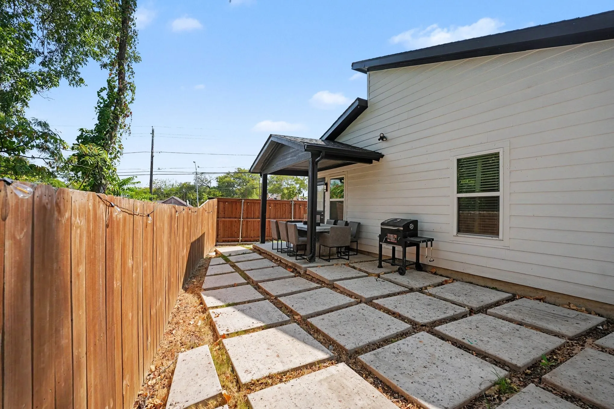 Single Family Residence For Sale in Dallas County , 511 Woodbine Avenue, Dallas, Texas 75203, 3 Bedroom, 2 Bathroom, 2 Garage spaces, 1,612 Sqft, built in 2024, mls#21390747, Real Estate Agent in Dallas, Homes For Sale in Dallas county, Homes For Sale in Dallas, Realtor in Dallas Texas, Real Estate Brokerage Independent Realty Texas, Luminita Cordes Realtor