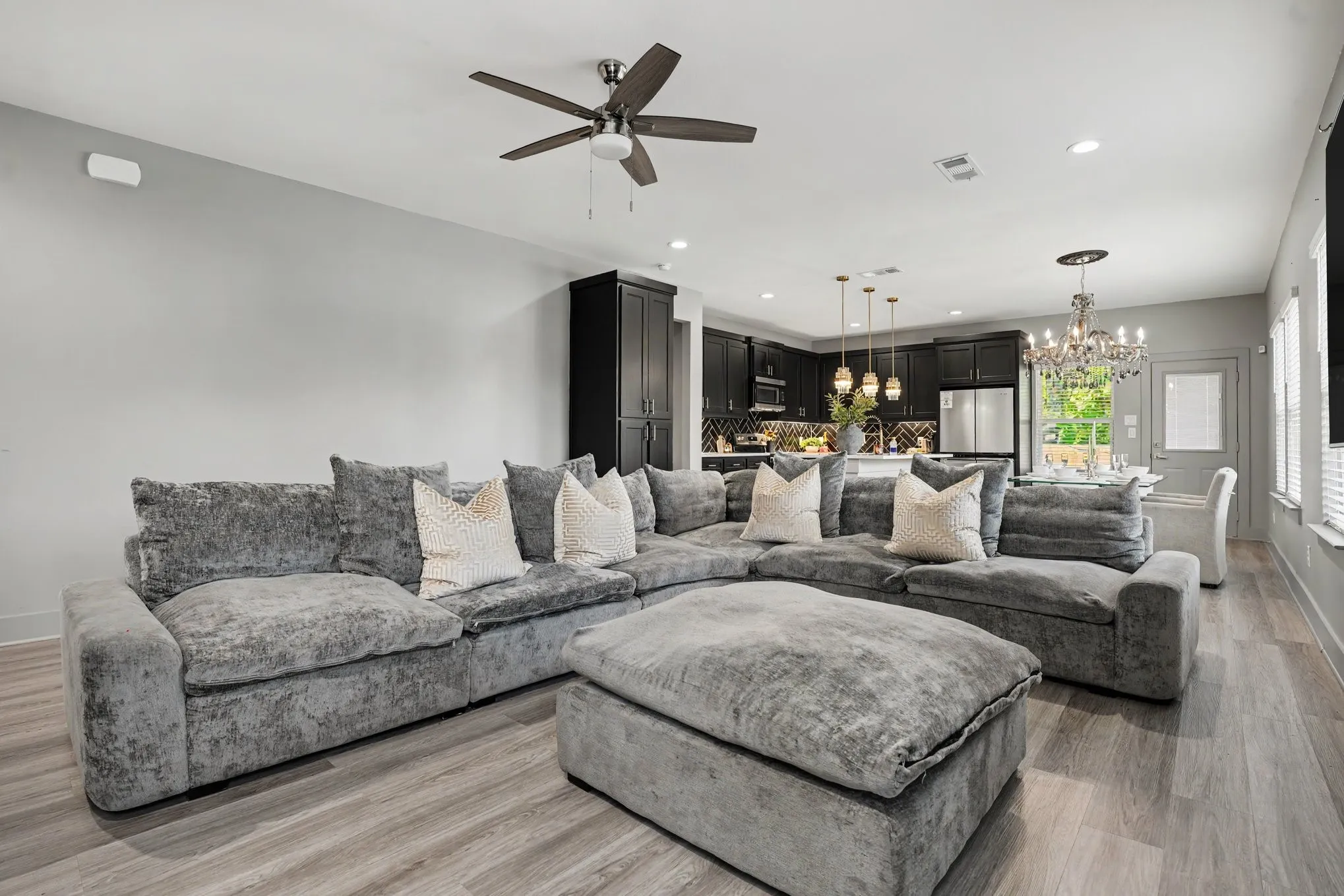 Single Family Residence For Sale in Dallas County , 511 Woodbine Avenue, Dallas, Texas 75203, 3 Bedroom, 2 Bathroom, 2 Garage spaces, 1,612 Sqft, built in 2024, mls#21390747, Real Estate Agent in Dallas, Homes For Sale in Dallas county, Homes For Sale in Dallas, Realtor in Dallas Texas, Real Estate Brokerage Independent Realty Texas, Luminita Cordes Realtor