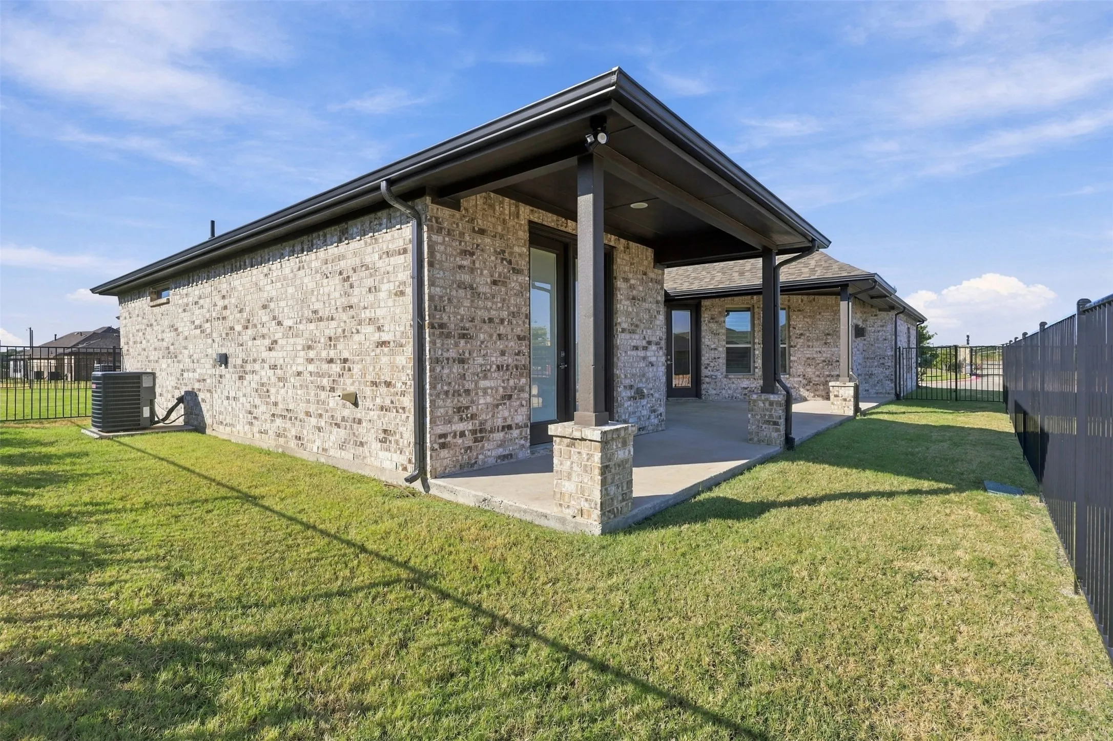 Single Family Residence For Sale in Rockwall County , 840 Sendera Lane, Rockwall, Texas 75087, 2 Bedroom, 2 Bathroom, 2 Garage spaces, 2,122 Sqft, built in 2022, mls#21390335, Real Estate Agent in Rockwall, Homes For Sale in Rockwall county, Homes For Sale in Rockwall, Realtor in Rockwall Texas, Real Estate Brokerage Independent Realty Texas, Luminita Cordes Realtor
