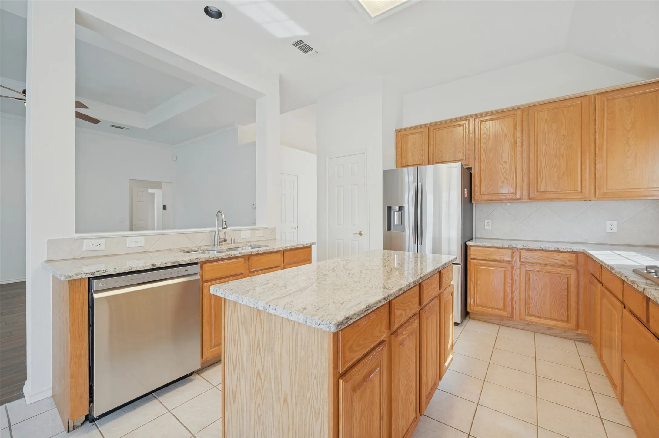 Single Family Residence For Sale in Collin County , 8804 Aviary Drive, Mc Kinney, Texas 75072, 3 Bedroom, 2 Bathroom, 2 Garage spaces, 2,603 Sqft, built in 1999, mls#21392267, Real Estate Agent in Mc Kinney, Homes For Sale in Collin county, Homes For Sale in Mc Kinney, Realtor in Mc Kinney Texas, Real Estate Brokerage Independent Realty Texas, Luminita Cordes Realtor