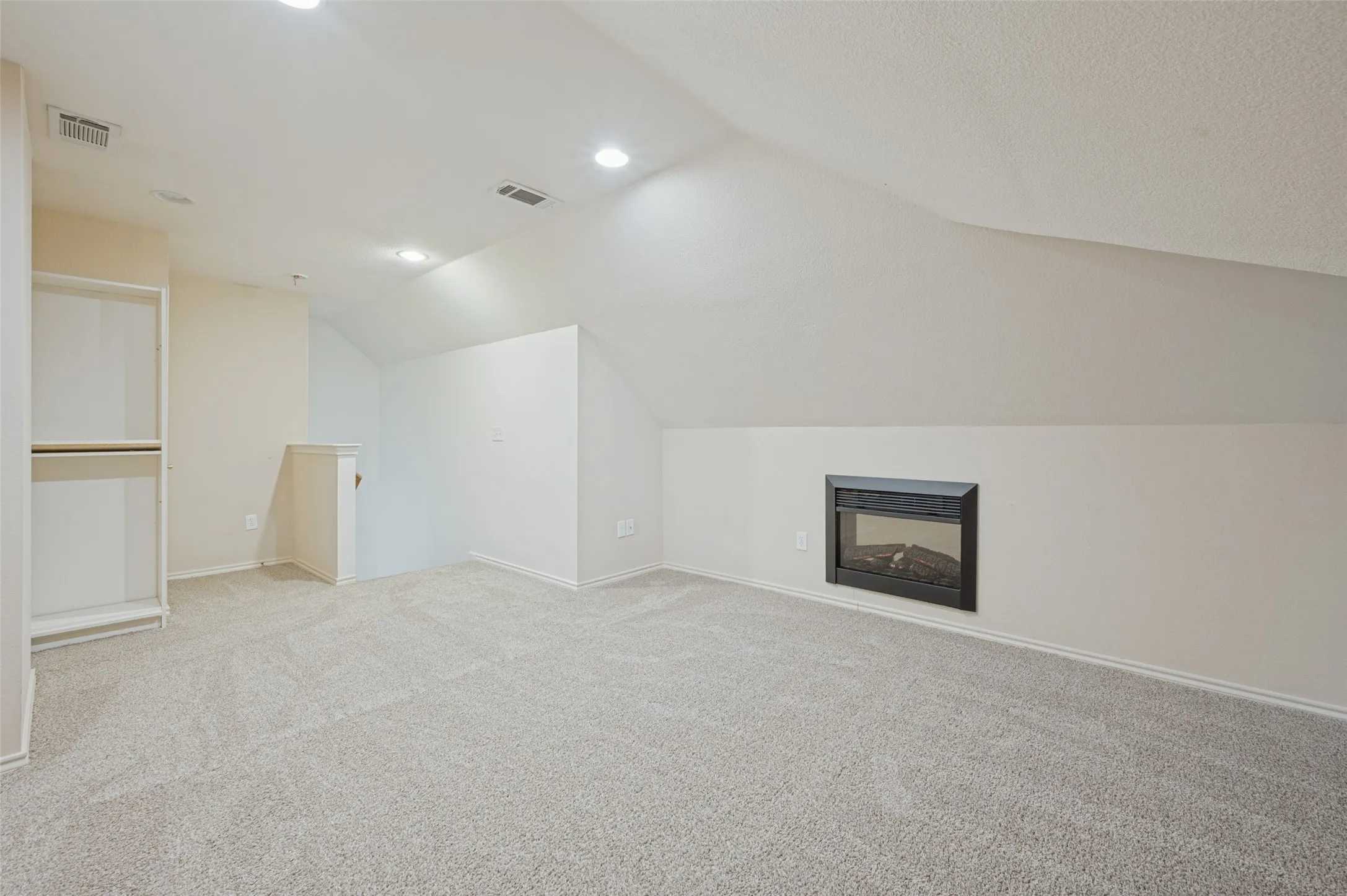 Single Family Residence For Sale in Collin County , 8804 Aviary Drive, Mc Kinney, Texas 75072, 3 Bedroom, 2 Bathroom, 2 Garage spaces, 2,603 Sqft, built in 1999, mls#21392267, Real Estate Agent in Mc Kinney, Homes For Sale in Collin county, Homes For Sale in Mc Kinney, Realtor in Mc Kinney Texas, Real Estate Brokerage Independent Realty Texas, Luminita Cordes Realtor