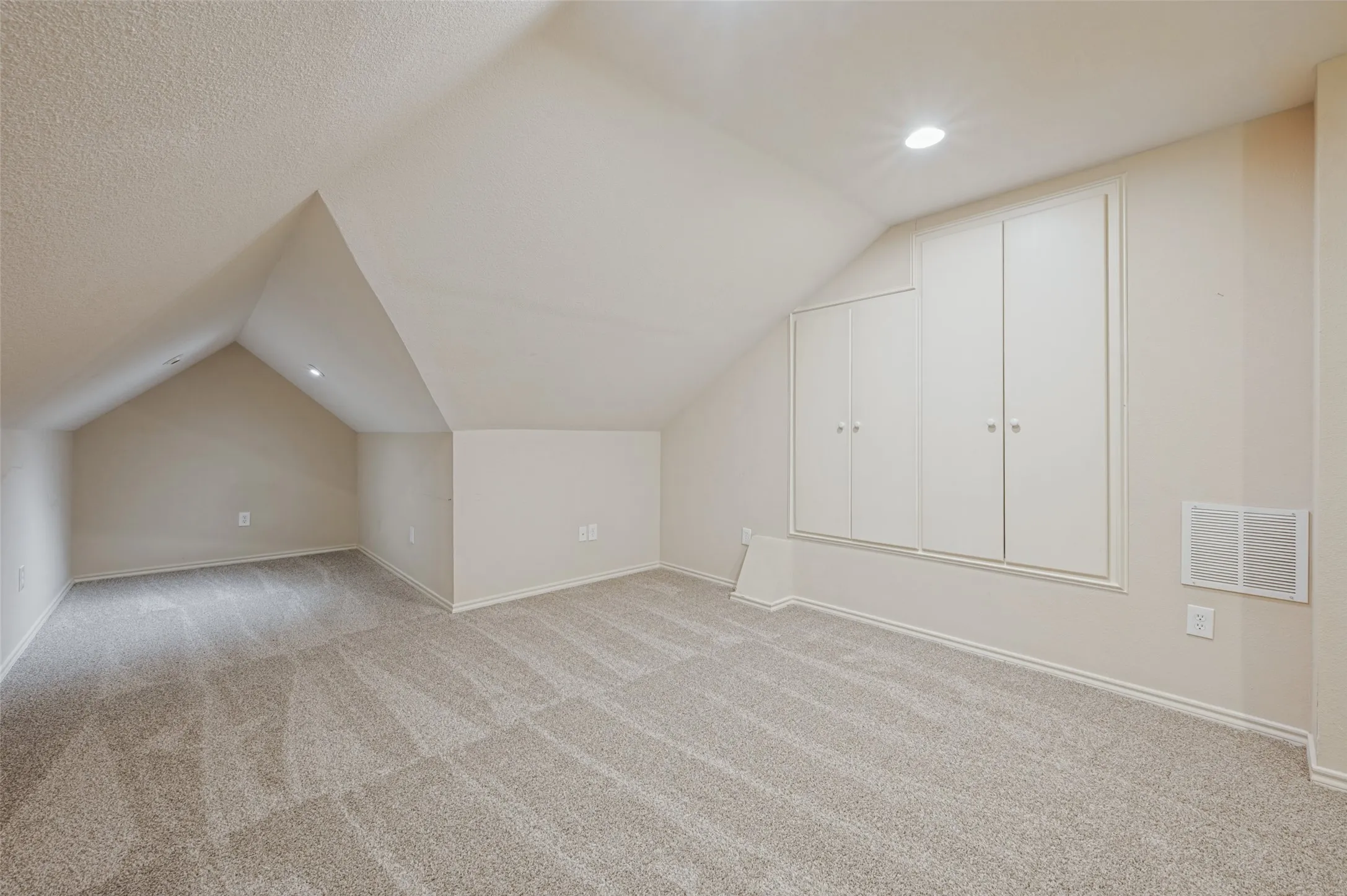 Single Family Residence For Sale in Collin County , 8804 Aviary Drive, Mc Kinney, Texas 75072, 3 Bedroom, 2 Bathroom, 2 Garage spaces, 2,603 Sqft, built in 1999, mls#21392267, Real Estate Agent in Mc Kinney, Homes For Sale in Collin county, Homes For Sale in Mc Kinney, Realtor in Mc Kinney Texas, Real Estate Brokerage Independent Realty Texas, Luminita Cordes Realtor