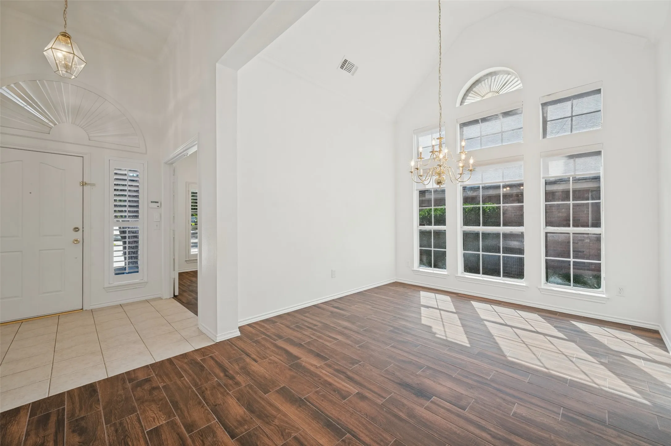 Single Family Residence For Sale in Collin County , 8804 Aviary Drive, Mc Kinney, Texas 75072, 3 Bedroom, 2 Bathroom, 2 Garage spaces, 2,603 Sqft, built in 1999, mls#21392267, Real Estate Agent in Mc Kinney, Homes For Sale in Collin county, Homes For Sale in Mc Kinney, Realtor in Mc Kinney Texas, Real Estate Brokerage Independent Realty Texas, Luminita Cordes Realtor