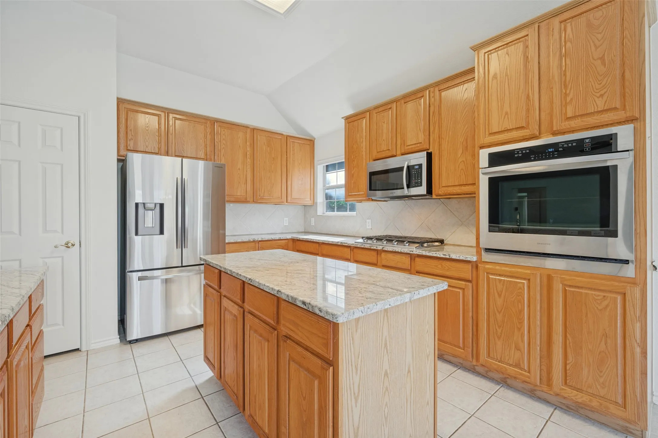 Single Family Residence For Sale in Collin County , 8804 Aviary Drive, Mc Kinney, Texas 75072, 3 Bedroom, 2 Bathroom, 2 Garage spaces, 2,603 Sqft, built in 1999, mls#21392267, Real Estate Agent in Mc Kinney, Homes For Sale in Collin county, Homes For Sale in Mc Kinney, Realtor in Mc Kinney Texas, Real Estate Brokerage Independent Realty Texas, Luminita Cordes Realtor