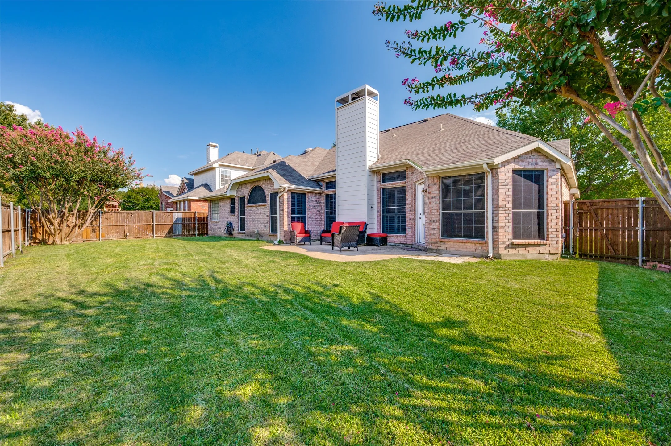 Single Family Residence For Sale in Collin County , 8804 Aviary Drive, Mc Kinney, Texas 75072, 3 Bedroom, 2 Bathroom, 2 Garage spaces, 2,603 Sqft, built in 1999, mls#21392267, Real Estate Agent in Mc Kinney, Homes For Sale in Collin county, Homes For Sale in Mc Kinney, Realtor in Mc Kinney Texas, Real Estate Brokerage Independent Realty Texas, Luminita Cordes Realtor