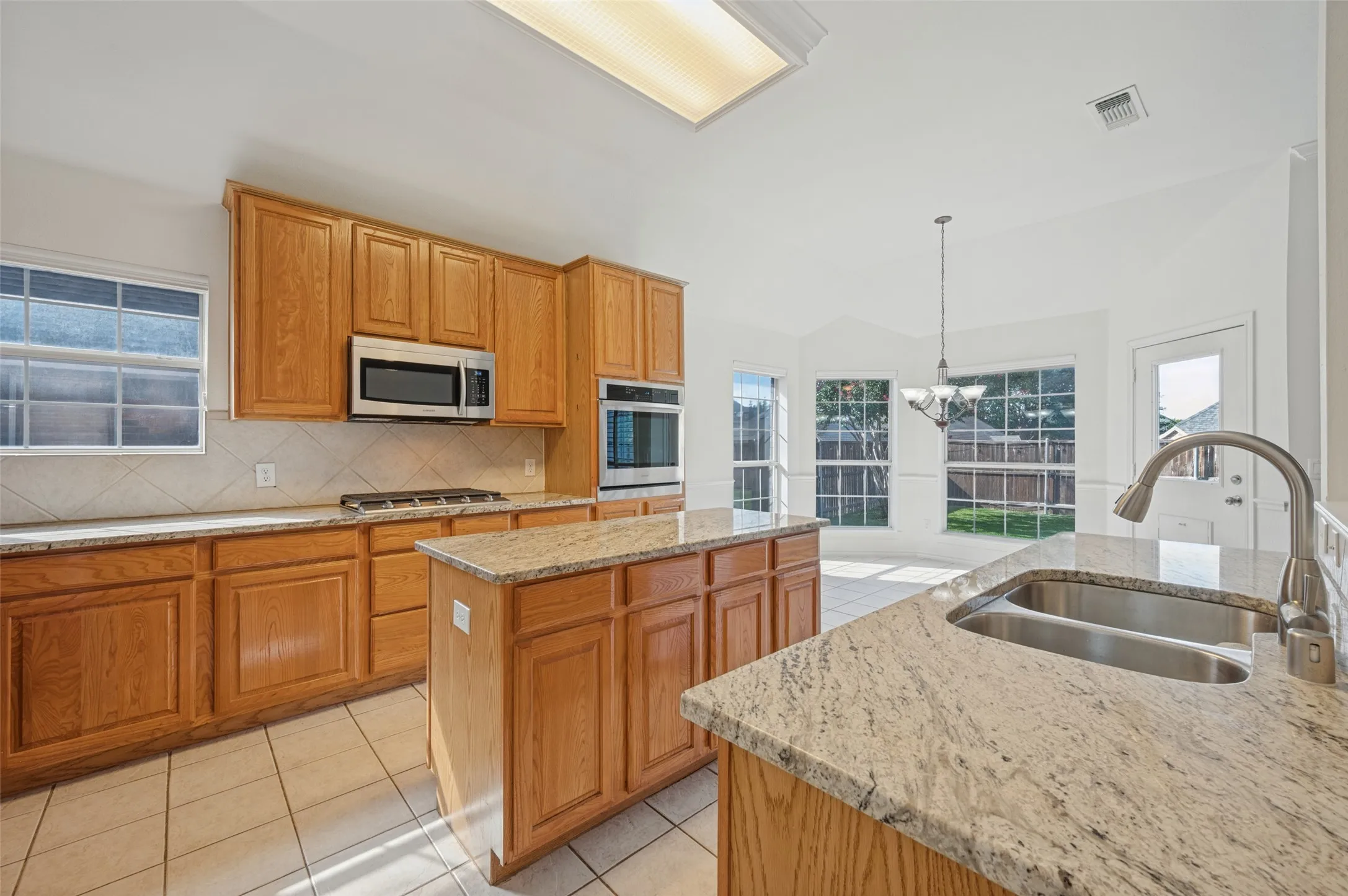Single Family Residence For Sale in Collin County , 8804 Aviary Drive, Mc Kinney, Texas 75072, 3 Bedroom, 2 Bathroom, 2 Garage spaces, 2,603 Sqft, built in 1999, mls#21392267, Real Estate Agent in Mc Kinney, Homes For Sale in Collin county, Homes For Sale in Mc Kinney, Realtor in Mc Kinney Texas, Real Estate Brokerage Independent Realty Texas, Luminita Cordes Realtor