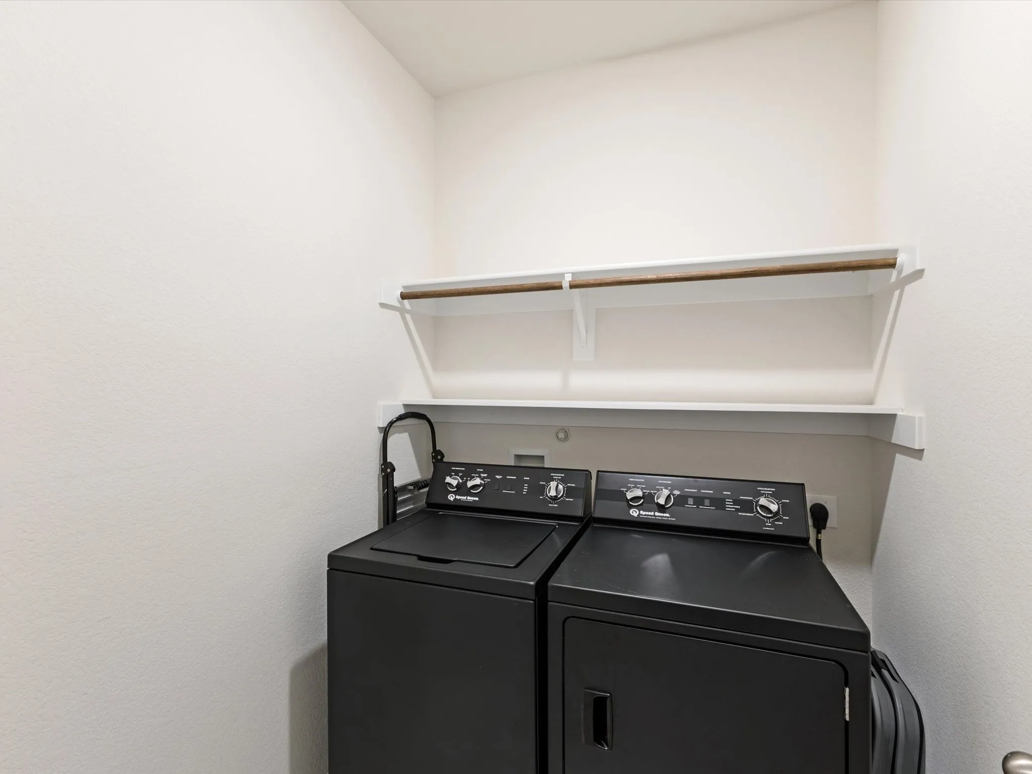 Integrated shelving unit with hanging rod