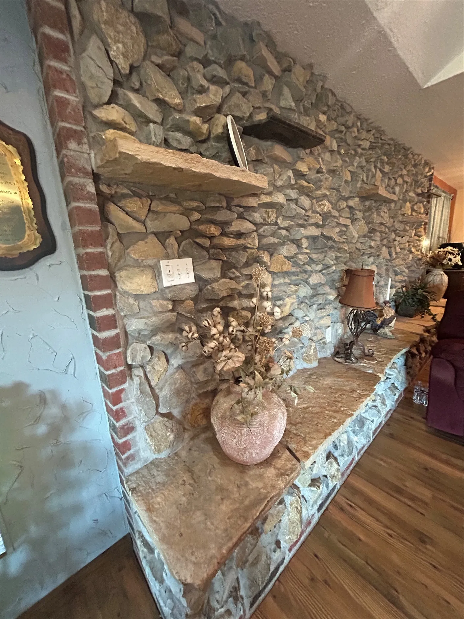 Stone wall with integrated shelving and a built-in stone ledge