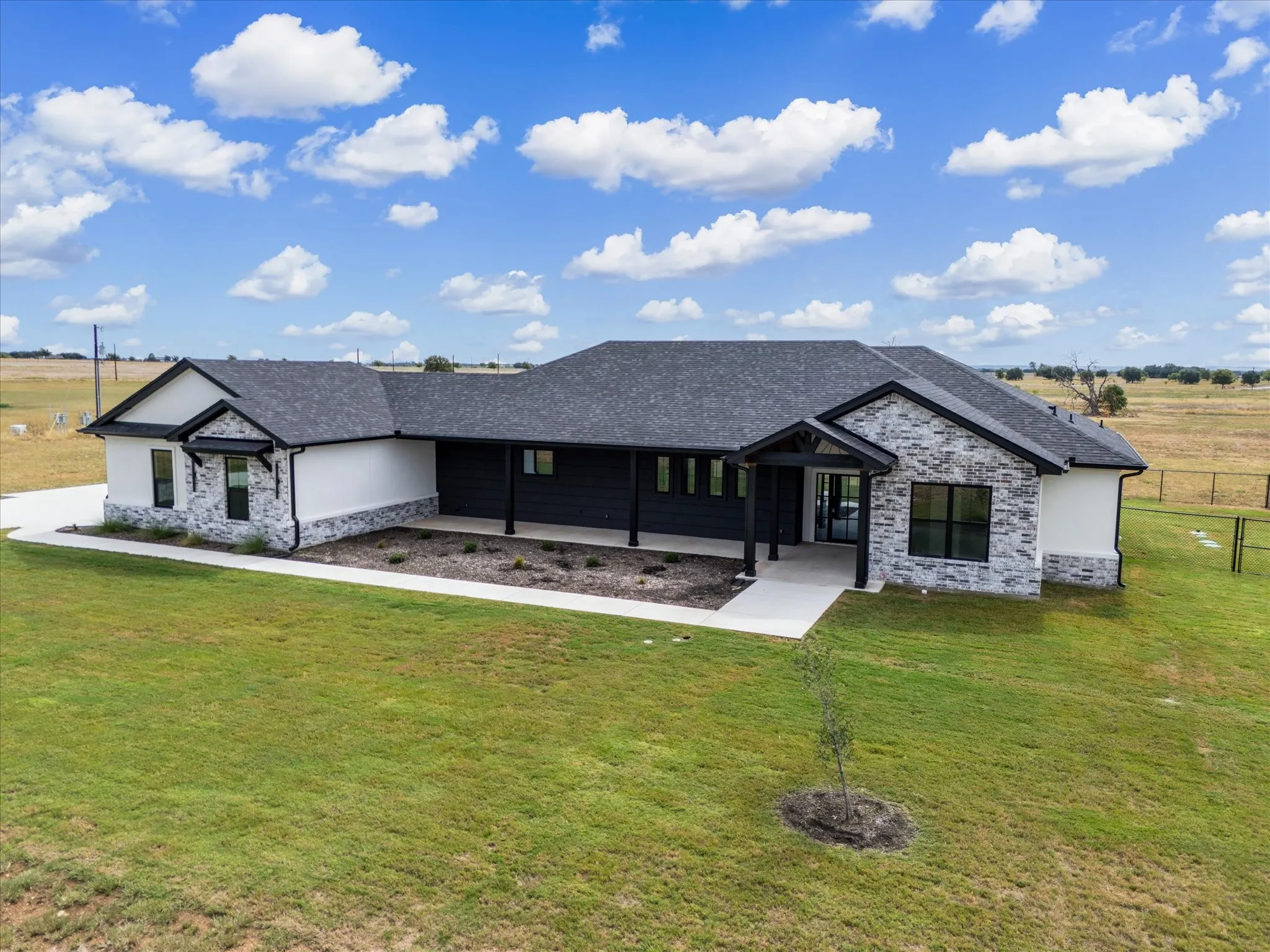 Single Family Residence For Sale in Mc Lennan County , 611 Willow Moon Ranch, Crawford, Texas 76638, 4 Bedroom, 4 Bathroom, 3 Garage spaces, 2,602 Sqft, built in 2026, mls#21393846, Real Estate Agent in Crawford, Homes For Sale in Mc Lennan county, Homes For Sale in Crawford, Realtor in Crawford Texas, Real Estate Brokerage Independent Realty Texas, Luminita Cordes Realtor