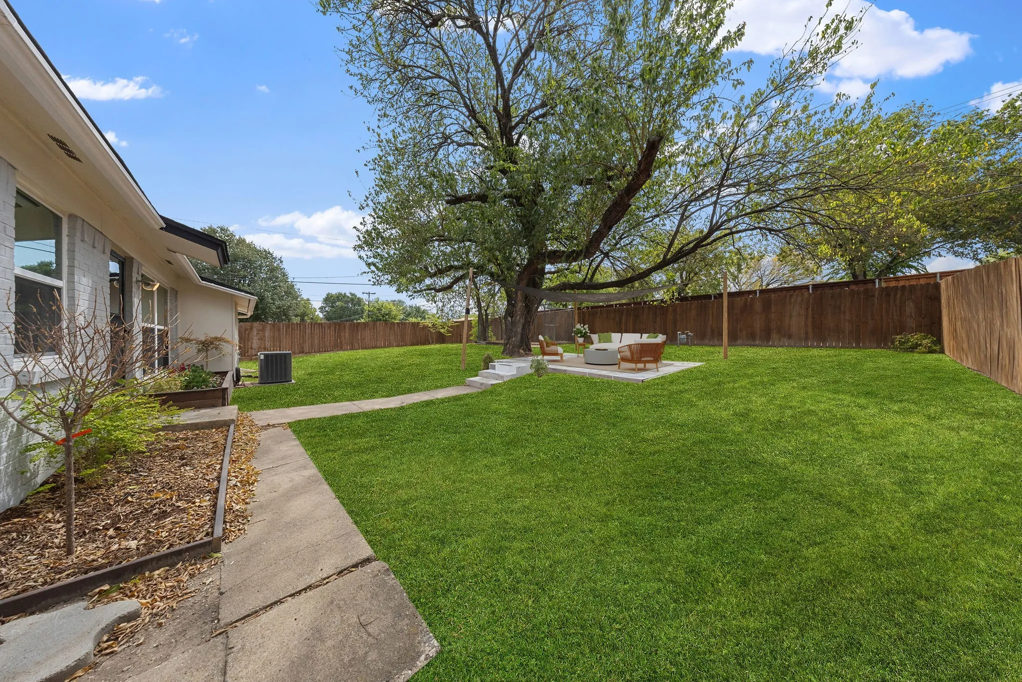 Single Family Residence For Sale in Collin County , 3016 Briarwood Drive, Plano, Texas 75074, 3 Bedroom, 2 Bathroom, 2 Garage spaces, 1,323 Sqft, built in 1968, mls#21392376, Real Estate Agent in Plano, Homes For Sale in Collin county, Homes For Sale in Plano, Realtor in Plano Texas, Real Estate Brokerage Independent Realty Texas, Luminita Cordes Realtor