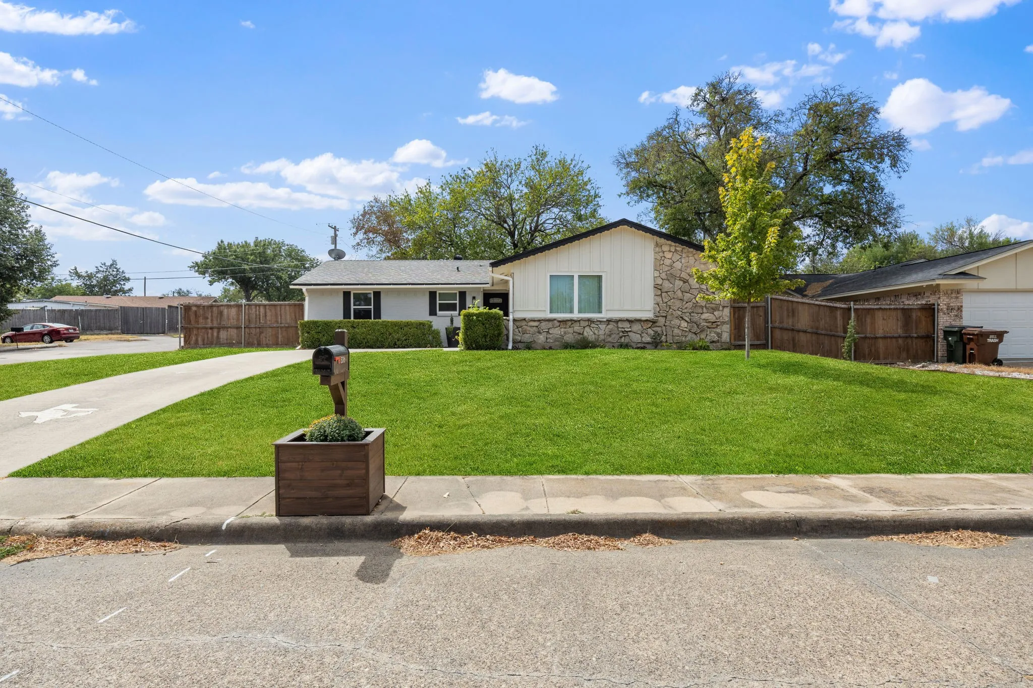 Single Family Residence For Sale in Collin County , 3016 Briarwood Drive, Plano, Texas 75074, 3 Bedroom, 2 Bathroom, 2 Garage spaces, 1,323 Sqft, built in 1968, mls#21392376, Real Estate Agent in Plano, Homes For Sale in Collin county, Homes For Sale in Plano, Realtor in Plano Texas, Real Estate Brokerage Independent Realty Texas, Luminita Cordes Realtor