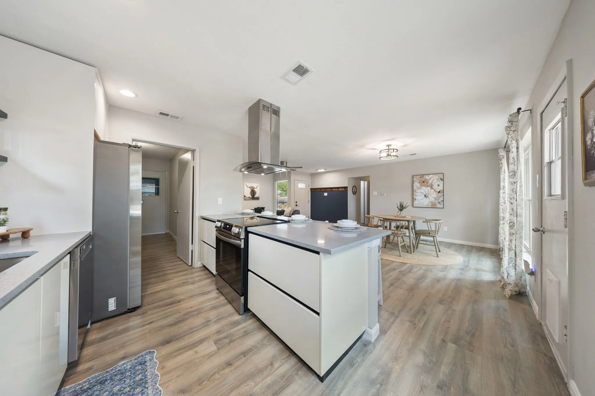 Single Family Residence For Sale in Collin County , 3016 Briarwood Drive, Plano, Texas 75074, 3 Bedroom, 2 Bathroom, 2 Garage spaces, 1,323 Sqft, built in 1968, mls#21392376, Real Estate Agent in Plano, Homes For Sale in Collin county, Homes For Sale in Plano, Realtor in Plano Texas, Real Estate Brokerage Independent Realty Texas, Luminita Cordes Realtor