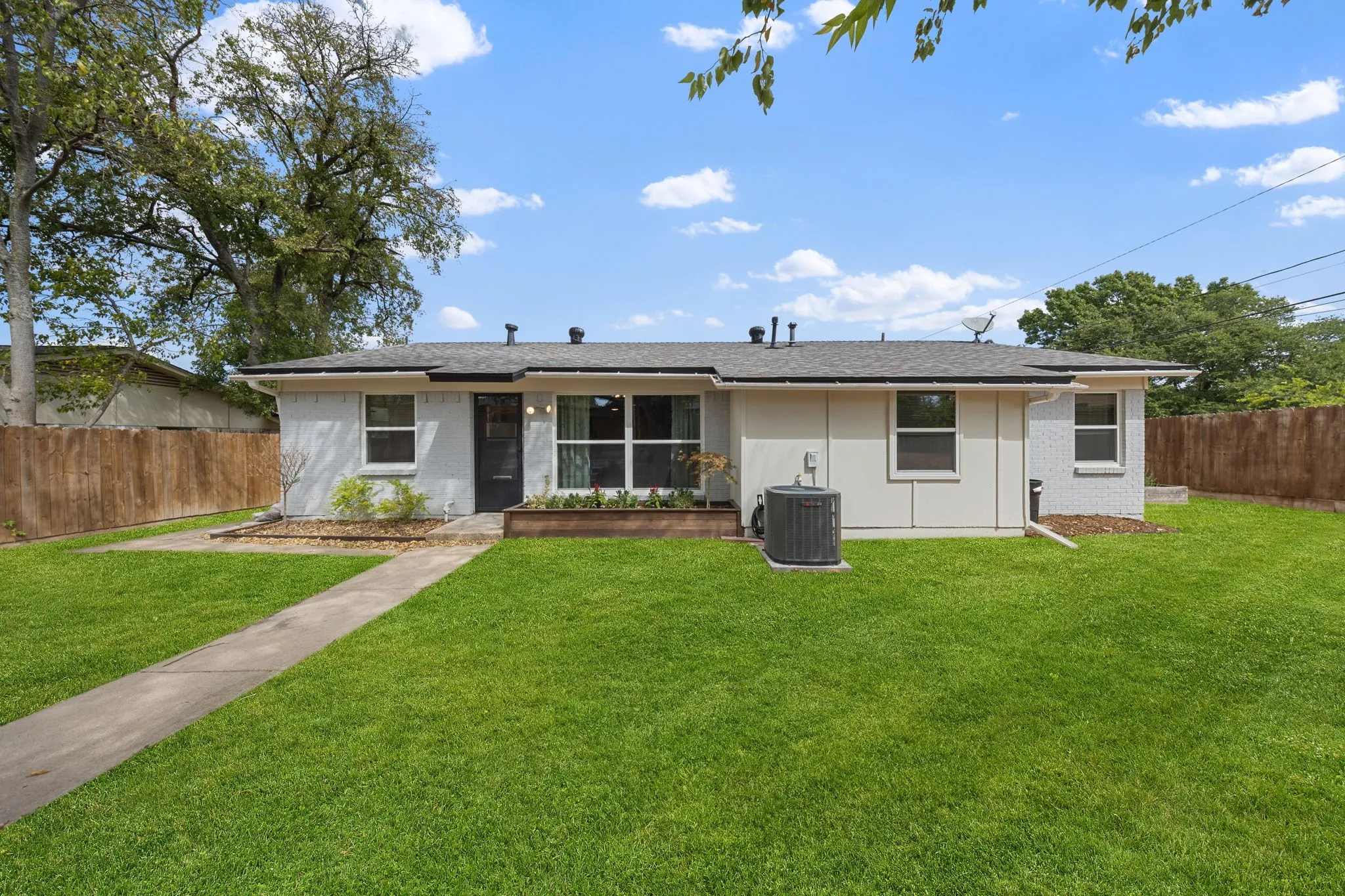 Single Family Residence For Sale in Collin County , 3016 Briarwood Drive, Plano, Texas 75074, 3 Bedroom, 2 Bathroom, 2 Garage spaces, 1,323 Sqft, built in 1968, mls#21392376, Real Estate Agent in Plano, Homes For Sale in Collin county, Homes For Sale in Plano, Realtor in Plano Texas, Real Estate Brokerage Independent Realty Texas, Luminita Cordes Realtor