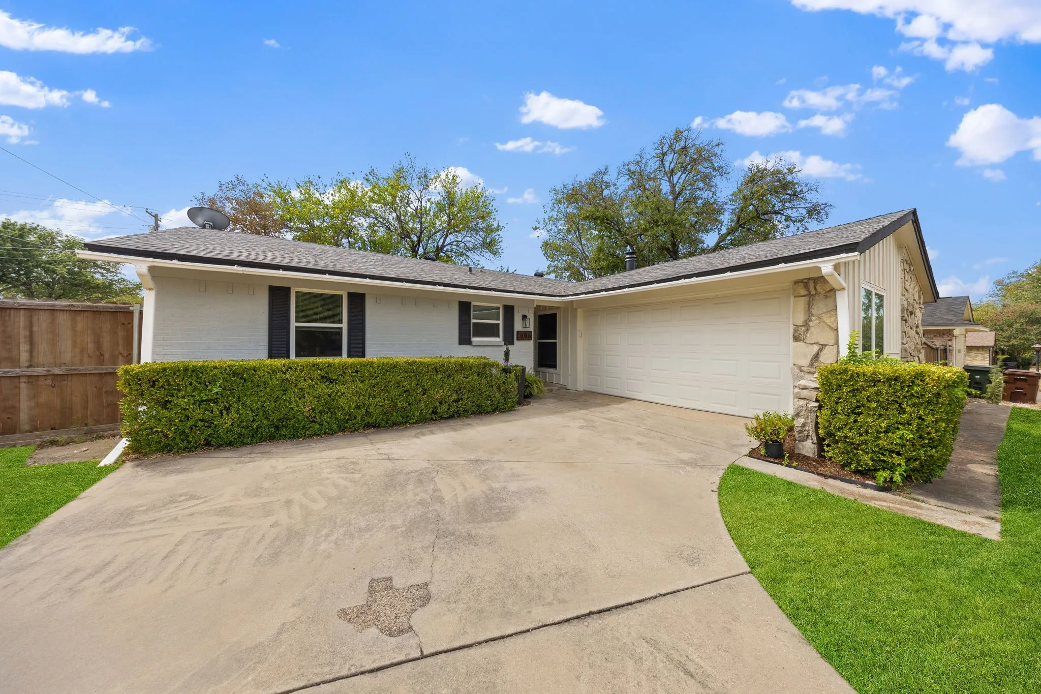 Single Family Residence For Sale in Collin County , 3016 Briarwood Drive, Plano, Texas 75074, 3 Bedroom, 2 Bathroom, 2 Garage spaces, 1,323 Sqft, built in 1968, mls#21392376, Real Estate Agent in Plano, Homes For Sale in Collin county, Homes For Sale in Plano, Realtor in Plano Texas, Real Estate Brokerage Independent Realty Texas, Luminita Cordes Realtor