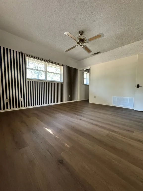 Single Family Residence For Sale in Denton County , 8260 Tudor Lane, Argyle, Texas 76226, 3 Bedroom, 3 Bathroom, 4 Garage spaces, 2,267 Sqft, built in 1976, mls#21393810, Real Estate Agent in Argyle, Homes For Sale in Denton county, Homes For Sale in Argyle, Realtor in Argyle Texas, Real Estate Brokerage Independent Realty Texas, Luminita Cordes Realtor