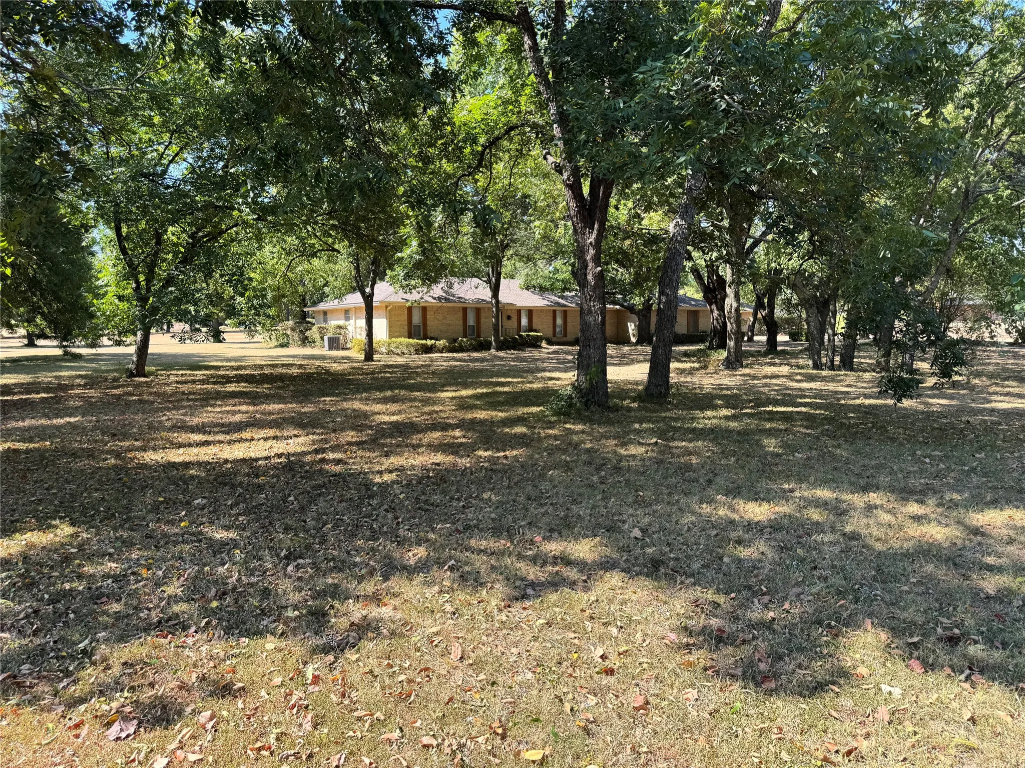 Single Family Residence For Sale in Denton County , 8260 Tudor Lane, Argyle, Texas 76226, 3 Bedroom, 3 Bathroom, 4 Garage spaces, 2,267 Sqft, built in 1976, mls#21393810, Real Estate Agent in Argyle, Homes For Sale in Denton county, Homes For Sale in Argyle, Realtor in Argyle Texas, Real Estate Brokerage Independent Realty Texas, Luminita Cordes Realtor