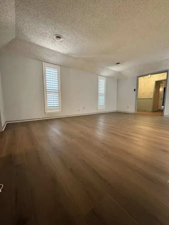 Single Family Residence For Sale in Denton County , 8260 Tudor Lane, Argyle, Texas 76226, 3 Bedroom, 3 Bathroom, 4 Garage spaces, 2,267 Sqft, built in 1976, mls#21393810, Real Estate Agent in Argyle, Homes For Sale in Denton county, Homes For Sale in Argyle, Realtor in Argyle Texas, Real Estate Brokerage Independent Realty Texas, Luminita Cordes Realtor