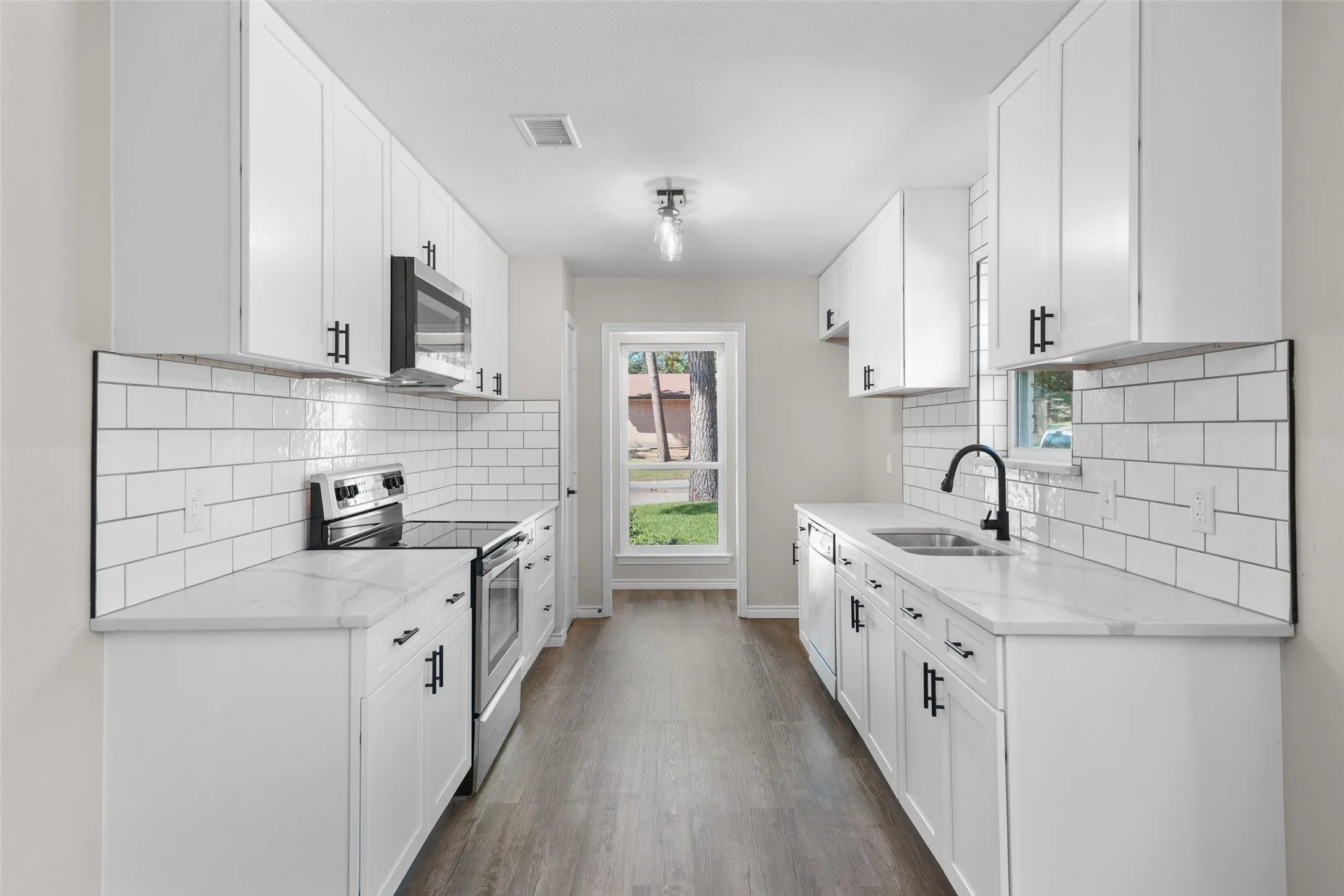 Single Family Residence For Rent in Denton County , 1441 Evergreen Drive, Lewisville, Texas 75067, 3 Bedroom, 2 Bathroom, 2 Garage spaces, 1,839 Sqft, built in 1973, mls#21392577, Real Estate Agent in Lewisville, Homes For Rent in Denton county, Homes For Rent in Lewisville, Realtor in Lewisville Texas, Real Estate Brokerage Independent Realty Texas, Luminita Cordes Realtor