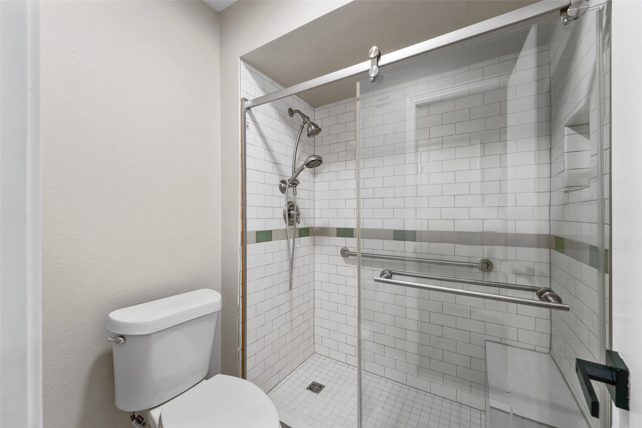Single Family Residence For Rent in Denton County , 1441 Evergreen Drive, Lewisville, Texas 75067, 3 Bedroom, 2 Bathroom, 2 Garage spaces, 1,839 Sqft, built in 1973, mls#21392577, Real Estate Agent in Lewisville, Homes For Rent in Denton county, Homes For Rent in Lewisville, Realtor in Lewisville Texas, Real Estate Brokerage Independent Realty Texas, Luminita Cordes Realtor