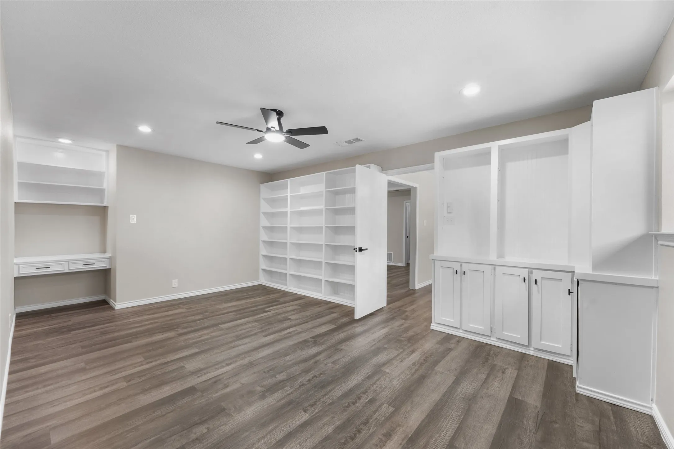 Single Family Residence For Rent in Denton County , 1441 Evergreen Drive, Lewisville, Texas 75067, 3 Bedroom, 2 Bathroom, 2 Garage spaces, 1,839 Sqft, built in 1973, mls#21392577, Real Estate Agent in Lewisville, Homes For Rent in Denton county, Homes For Rent in Lewisville, Realtor in Lewisville Texas, Real Estate Brokerage Independent Realty Texas, Luminita Cordes Realtor