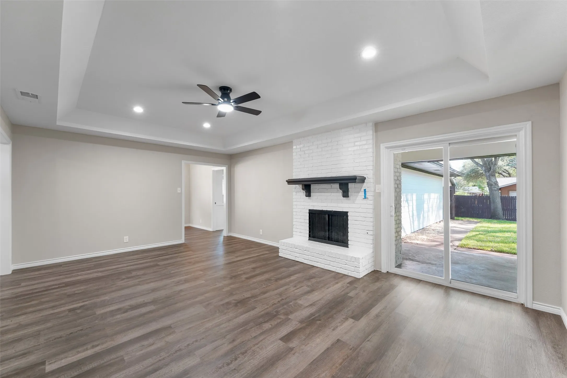 Single Family Residence For Rent in Denton County , 1441 Evergreen Drive, Lewisville, Texas 75067, 3 Bedroom, 2 Bathroom, 2 Garage spaces, 1,839 Sqft, built in 1973, mls#21392577, Real Estate Agent in Lewisville, Homes For Rent in Denton county, Homes For Rent in Lewisville, Realtor in Lewisville Texas, Real Estate Brokerage Independent Realty Texas, Luminita Cordes Realtor