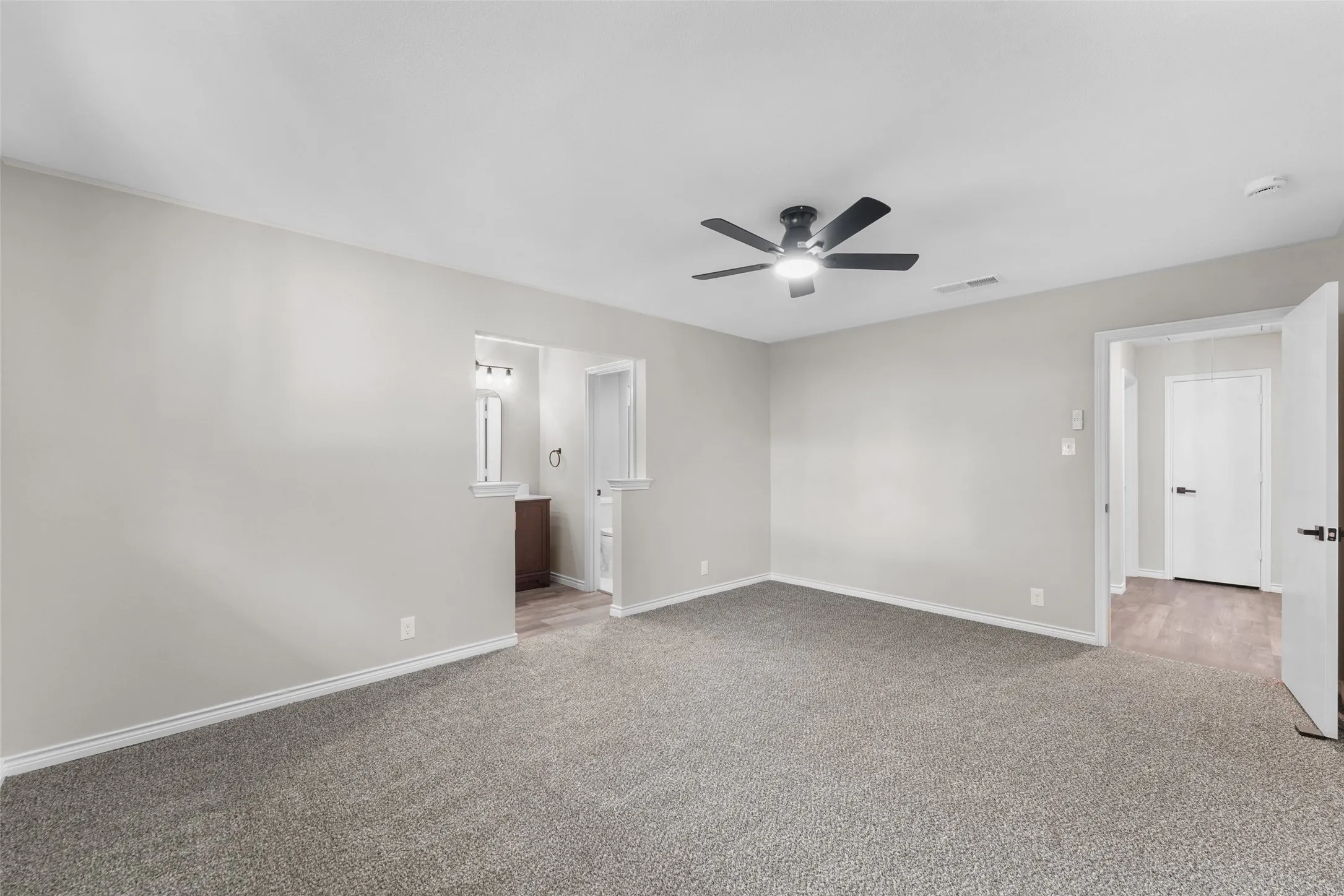Single Family Residence For Rent in Denton County , 1441 Evergreen Drive, Lewisville, Texas 75067, 3 Bedroom, 2 Bathroom, 2 Garage spaces, 1,839 Sqft, built in 1973, mls#21392577, Real Estate Agent in Lewisville, Homes For Rent in Denton county, Homes For Rent in Lewisville, Realtor in Lewisville Texas, Real Estate Brokerage Independent Realty Texas, Luminita Cordes Realtor