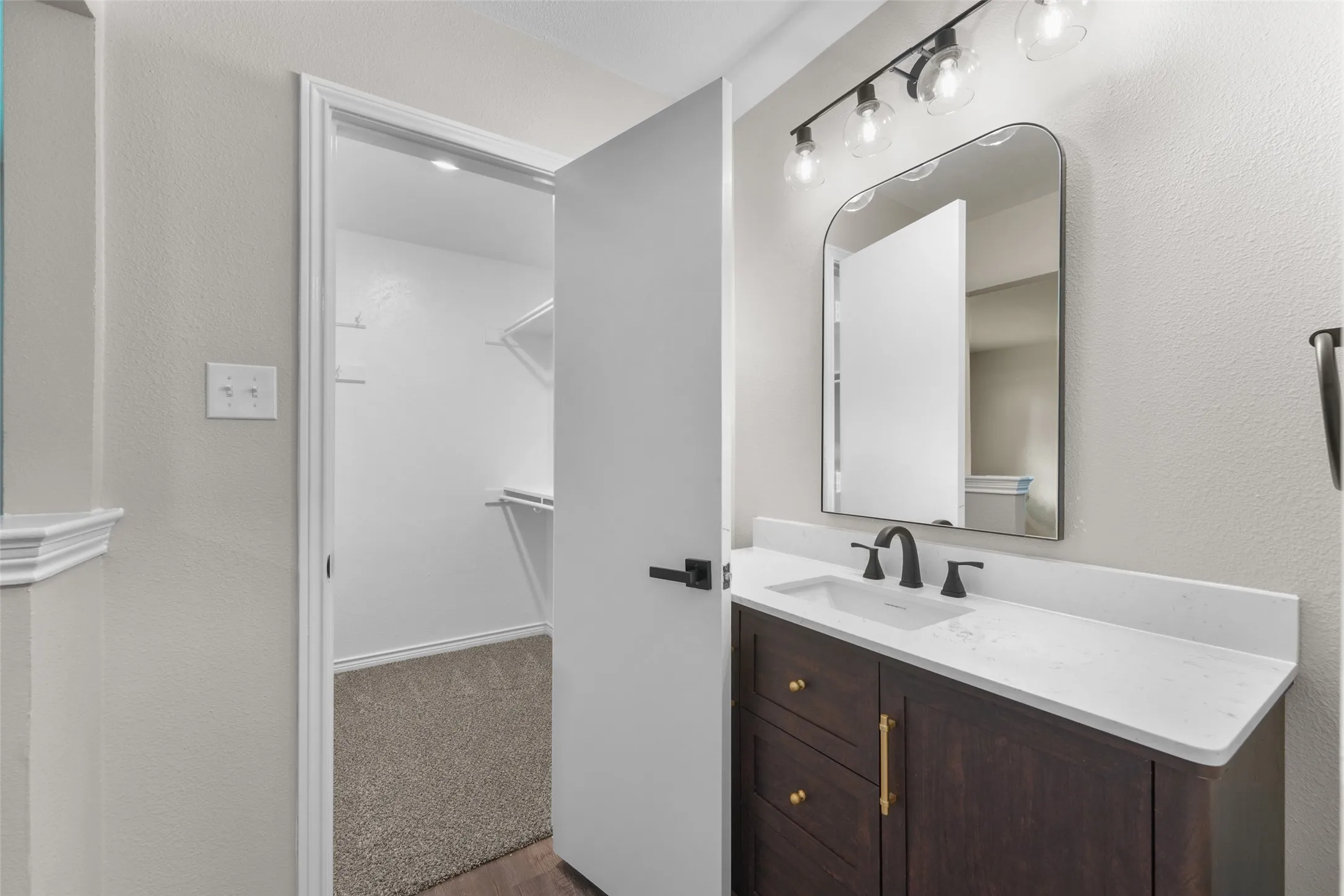 Single Family Residence For Rent in Denton County , 1441 Evergreen Drive, Lewisville, Texas 75067, 3 Bedroom, 2 Bathroom, 2 Garage spaces, 1,839 Sqft, built in 1973, mls#21392577, Real Estate Agent in Lewisville, Homes For Rent in Denton county, Homes For Rent in Lewisville, Realtor in Lewisville Texas, Real Estate Brokerage Independent Realty Texas, Luminita Cordes Realtor