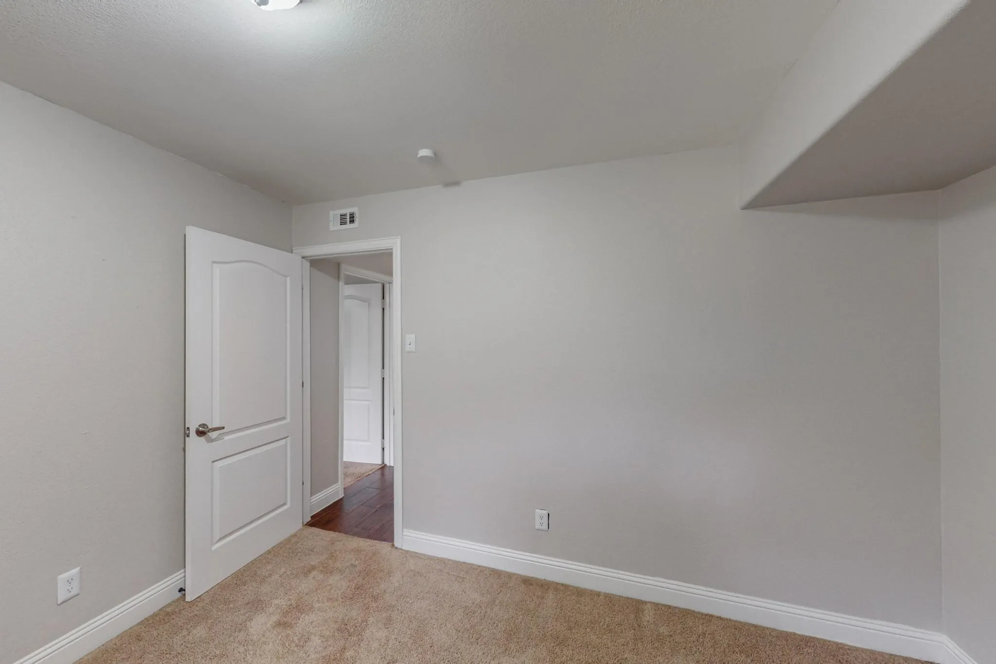 Single Family Residence For Rent in Dallas County , 3842 Commonwealth Drive, Garland, Texas 75043, 4 Bedroom, 1 Bathroom, 1 Garage spaces, 1,246 Sqft, built in 1970, mls#21387515, Real Estate Agent in Garland, Homes For Rent in Dallas county, Homes For Rent in Garland, Realtor in Garland Texas, Real Estate Brokerage Independent Realty Texas, Luminita Cordes Realtor