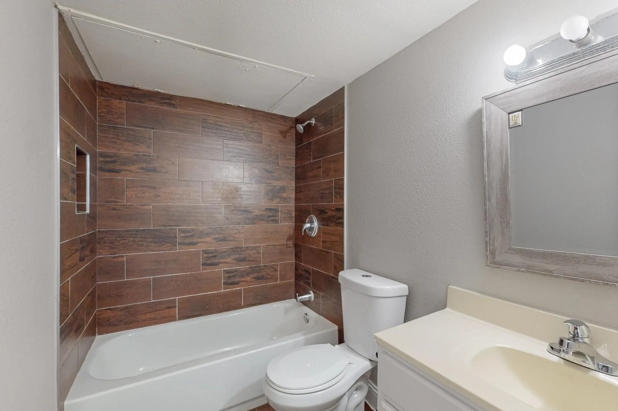 Single Family Residence For Rent in Dallas County , 3842 Commonwealth Drive, Garland, Texas 75043, 4 Bedroom, 1 Bathroom, 1 Garage spaces, 1,246 Sqft, built in 1970, mls#21387515, Real Estate Agent in Garland, Homes For Rent in Dallas county, Homes For Rent in Garland, Realtor in Garland Texas, Real Estate Brokerage Independent Realty Texas, Luminita Cordes Realtor