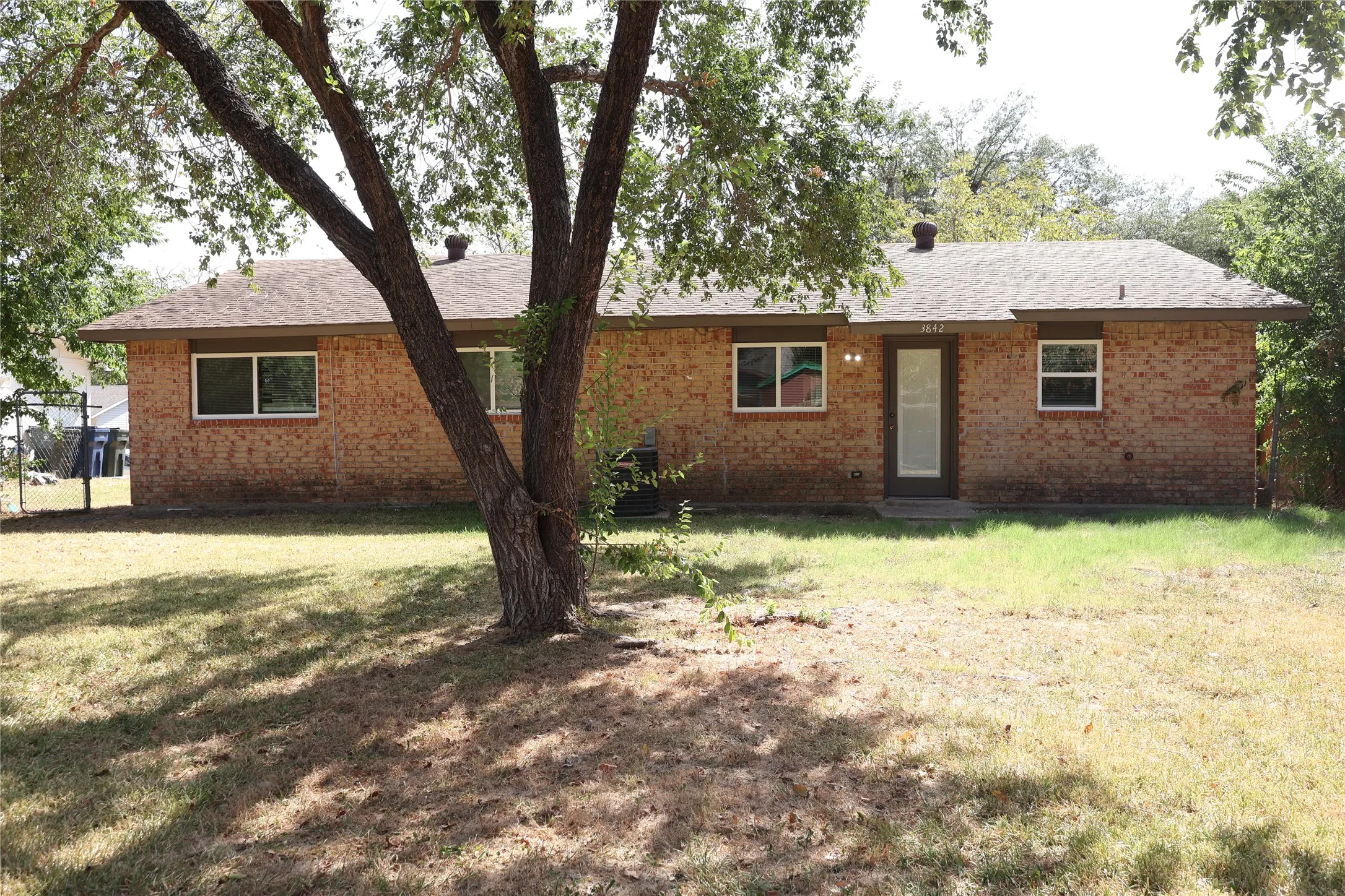 Single Family Residence For Rent in Dallas County , 3842 Commonwealth Drive, Garland, Texas 75043, 4 Bedroom, 1 Bathroom, 1 Garage spaces, 1,246 Sqft, built in 1970, mls#21387515, Real Estate Agent in Garland, Homes For Rent in Dallas county, Homes For Rent in Garland, Realtor in Garland Texas, Real Estate Brokerage Independent Realty Texas, Luminita Cordes Realtor