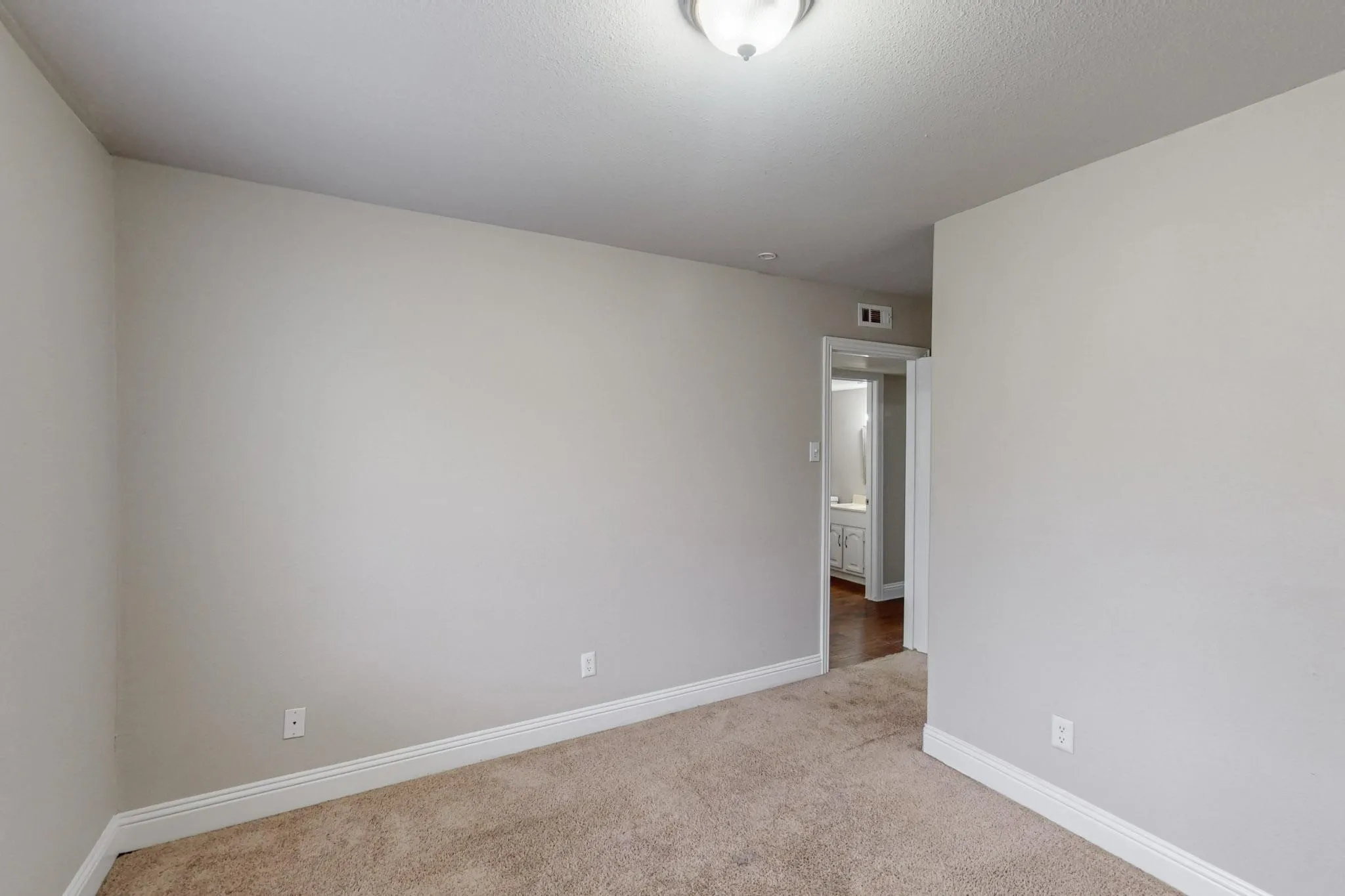 Single Family Residence For Rent in Dallas County , 3842 Commonwealth Drive, Garland, Texas 75043, 4 Bedroom, 1 Bathroom, 1 Garage spaces, 1,246 Sqft, built in 1970, mls#21387515, Real Estate Agent in Garland, Homes For Rent in Dallas county, Homes For Rent in Garland, Realtor in Garland Texas, Real Estate Brokerage Independent Realty Texas, Luminita Cordes Realtor