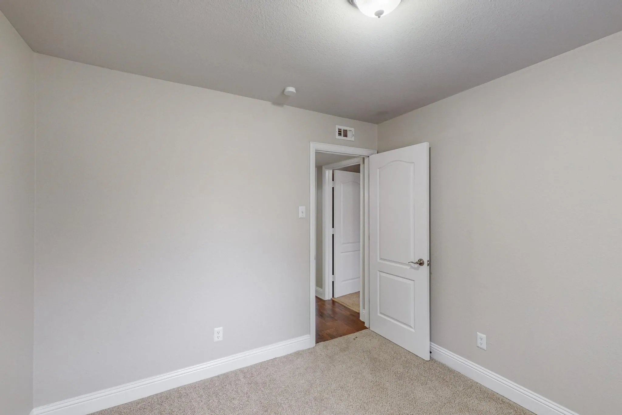 Single Family Residence For Rent in Dallas County , 3842 Commonwealth Drive, Garland, Texas 75043, 4 Bedroom, 1 Bathroom, 1 Garage spaces, 1,246 Sqft, built in 1970, mls#21387515, Real Estate Agent in Garland, Homes For Rent in Dallas county, Homes For Rent in Garland, Realtor in Garland Texas, Real Estate Brokerage Independent Realty Texas, Luminita Cordes Realtor
