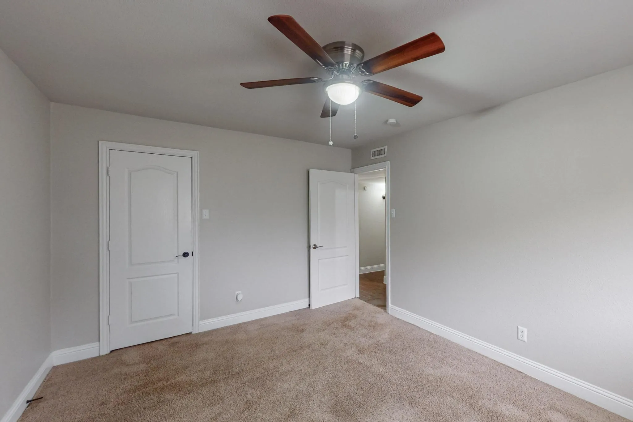 Single Family Residence For Rent in Dallas County , 3842 Commonwealth Drive, Garland, Texas 75043, 4 Bedroom, 1 Bathroom, 1 Garage spaces, 1,246 Sqft, built in 1970, mls#21387515, Real Estate Agent in Garland, Homes For Rent in Dallas county, Homes For Rent in Garland, Realtor in Garland Texas, Real Estate Brokerage Independent Realty Texas, Luminita Cordes Realtor