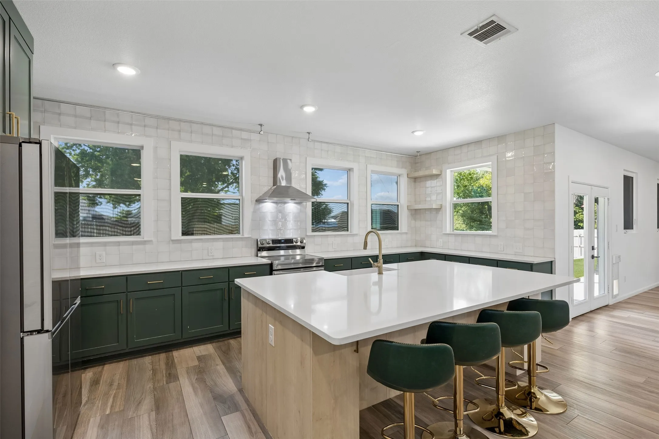 Single Family Residence For Sale in Tarrant County , 5404 Harrys Place, Fort Worth, Texas 76126, 4 Bedroom, 3 Bathroom, 2 Garage spaces, 2,525 Sqft, built in 2021, mls#21388851, Real Estate Agent in Fort Worth, Homes For Sale in Tarrant county, Homes For Sale in Fort Worth, Realtor in Fort Worth Texas, Real Estate Brokerage Independent Realty Texas, Luminita Cordes Realtor