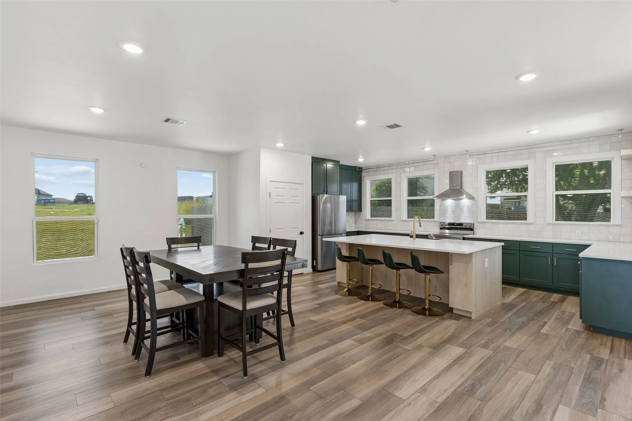 Single Family Residence For Sale in Tarrant County , 5404 Harrys Place, Fort Worth, Texas 76126, 4 Bedroom, 3 Bathroom, 2 Garage spaces, 2,525 Sqft, built in 2021, mls#21388851, Real Estate Agent in Fort Worth, Homes For Sale in Tarrant county, Homes For Sale in Fort Worth, Realtor in Fort Worth Texas, Real Estate Brokerage Independent Realty Texas, Luminita Cordes Realtor