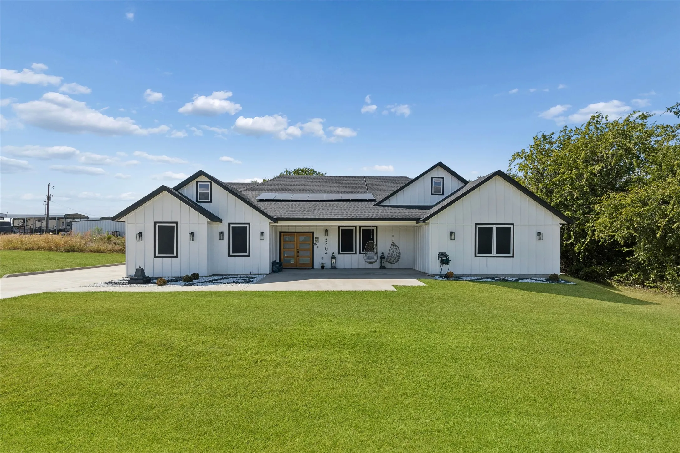 Single Family Residence For Sale in Tarrant County , 5404 Harrys Place, Fort Worth, Texas 76126, 4 Bedroom, 3 Bathroom, 2 Garage spaces, 2,525 Sqft, built in 2021, mls#21388851, Real Estate Agent in Fort Worth, Homes For Sale in Tarrant county, Homes For Sale in Fort Worth, Realtor in Fort Worth Texas, Real Estate Brokerage Independent Realty Texas, Luminita Cordes Realtor