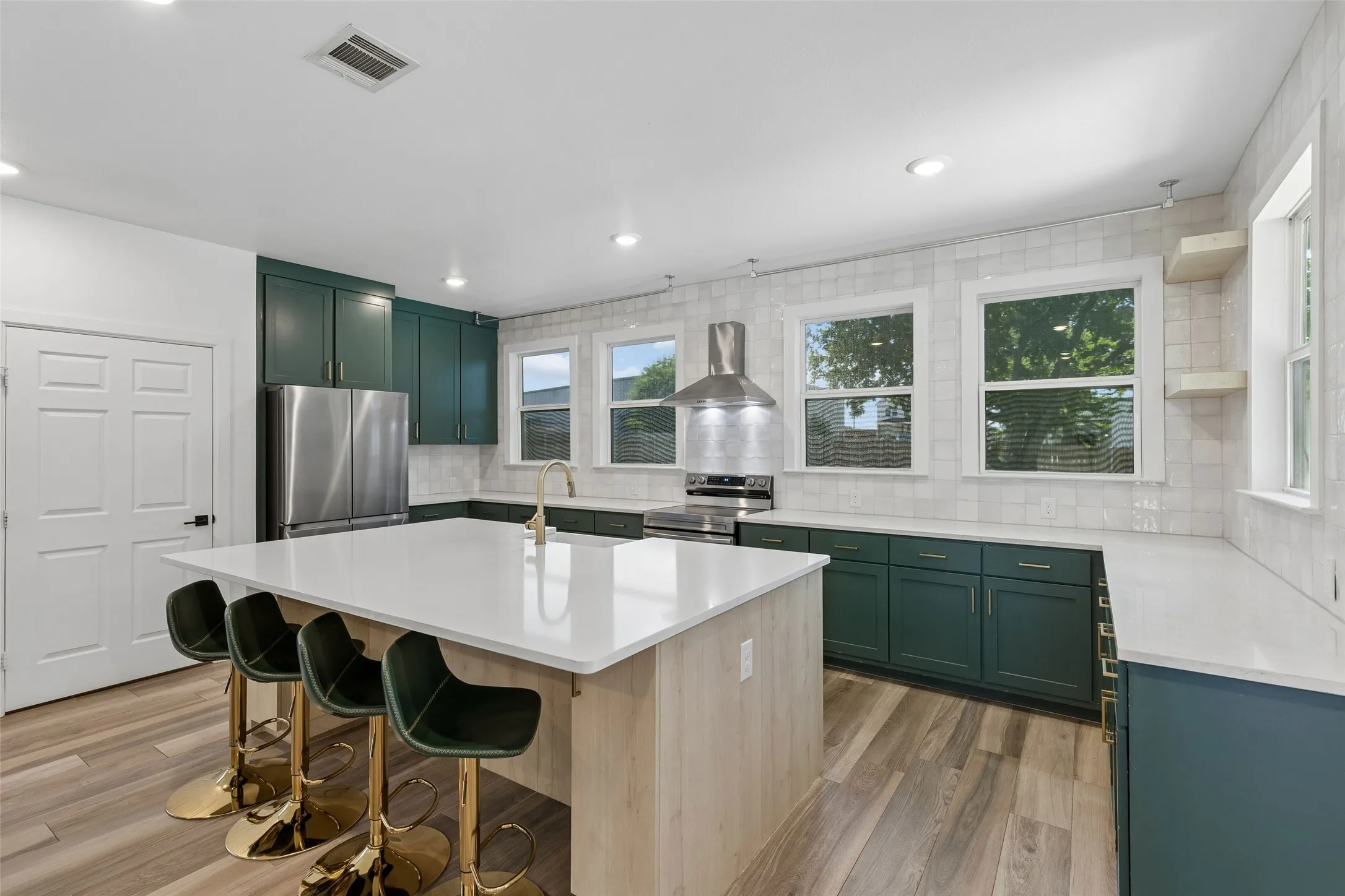 Single Family Residence For Sale in Tarrant County , 5404 Harrys Place, Fort Worth, Texas 76126, 4 Bedroom, 3 Bathroom, 2 Garage spaces, 2,525 Sqft, built in 2021, mls#21388851, Real Estate Agent in Fort Worth, Homes For Sale in Tarrant county, Homes For Sale in Fort Worth, Realtor in Fort Worth Texas, Real Estate Brokerage Independent Realty Texas, Luminita Cordes Realtor