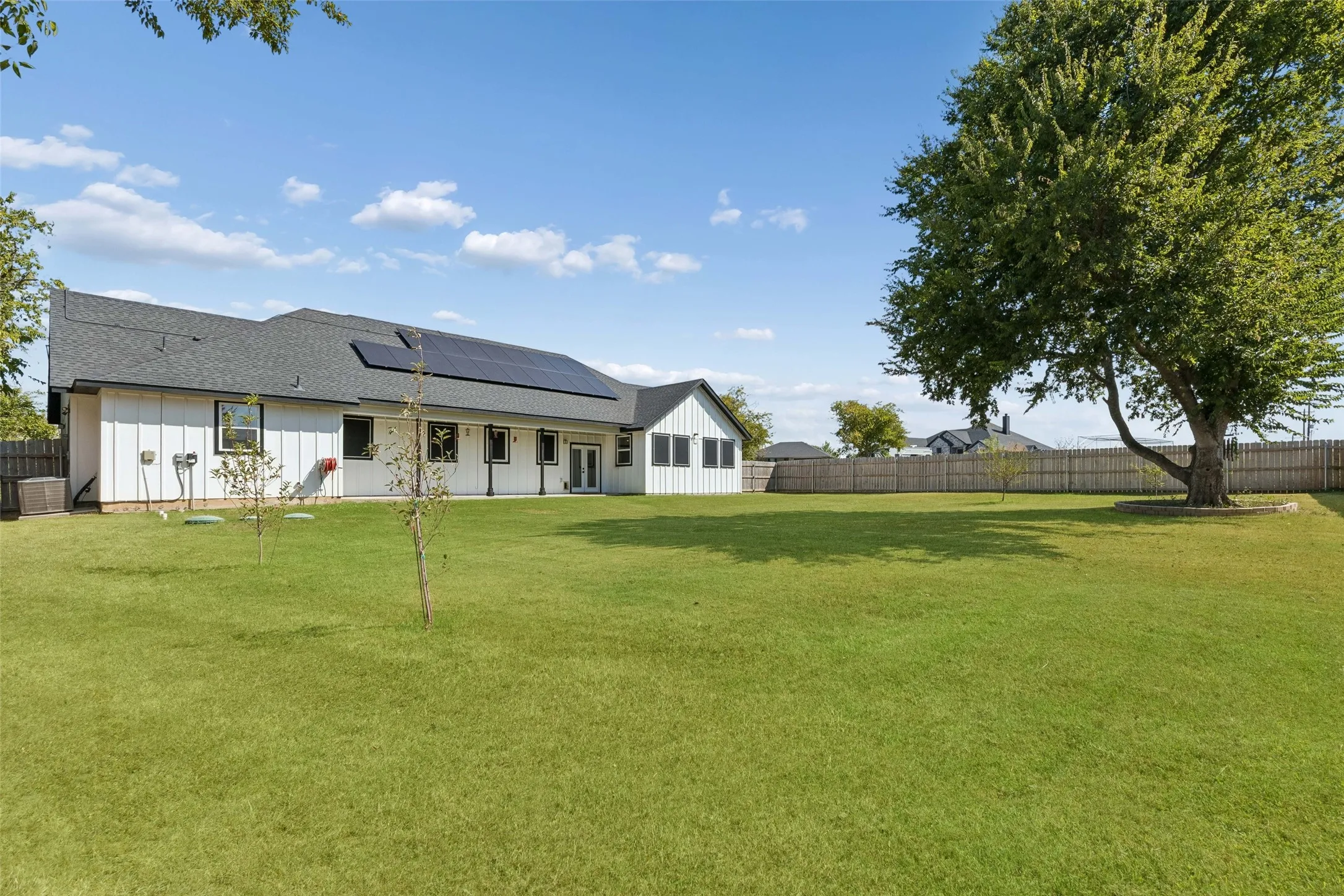 Single Family Residence For Sale in Tarrant County , 5404 Harrys Place, Fort Worth, Texas 76126, 4 Bedroom, 3 Bathroom, 2 Garage spaces, 2,525 Sqft, built in 2021, mls#21388851, Real Estate Agent in Fort Worth, Homes For Sale in Tarrant county, Homes For Sale in Fort Worth, Realtor in Fort Worth Texas, Real Estate Brokerage Independent Realty Texas, Luminita Cordes Realtor