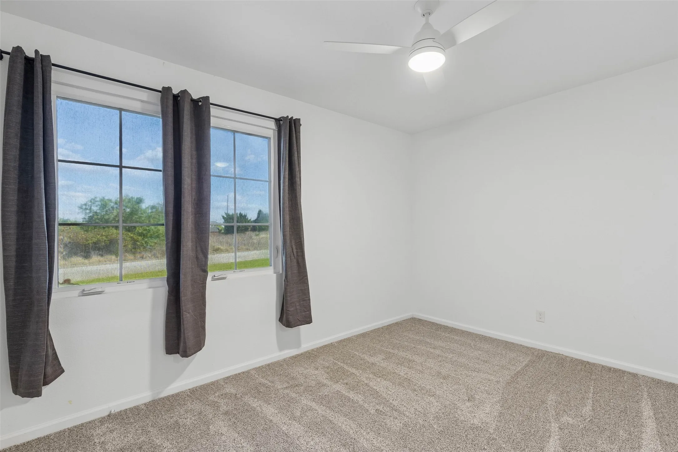 Single Family Residence For Sale in Tarrant County , 5404 Harrys Place, Fort Worth, Texas 76126, 4 Bedroom, 3 Bathroom, 2 Garage spaces, 2,525 Sqft, built in 2021, mls#21388851, Real Estate Agent in Fort Worth, Homes For Sale in Tarrant county, Homes For Sale in Fort Worth, Realtor in Fort Worth Texas, Real Estate Brokerage Independent Realty Texas, Luminita Cordes Realtor