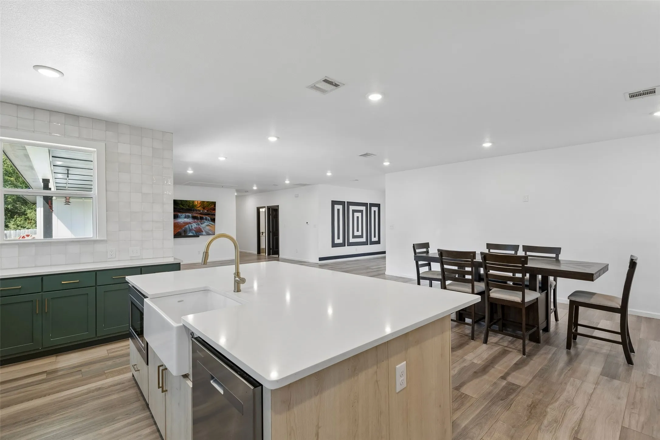 Single Family Residence For Sale in Tarrant County , 5404 Harrys Place, Fort Worth, Texas 76126, 4 Bedroom, 3 Bathroom, 2 Garage spaces, 2,525 Sqft, built in 2021, mls#21388851, Real Estate Agent in Fort Worth, Homes For Sale in Tarrant county, Homes For Sale in Fort Worth, Realtor in Fort Worth Texas, Real Estate Brokerage Independent Realty Texas, Luminita Cordes Realtor