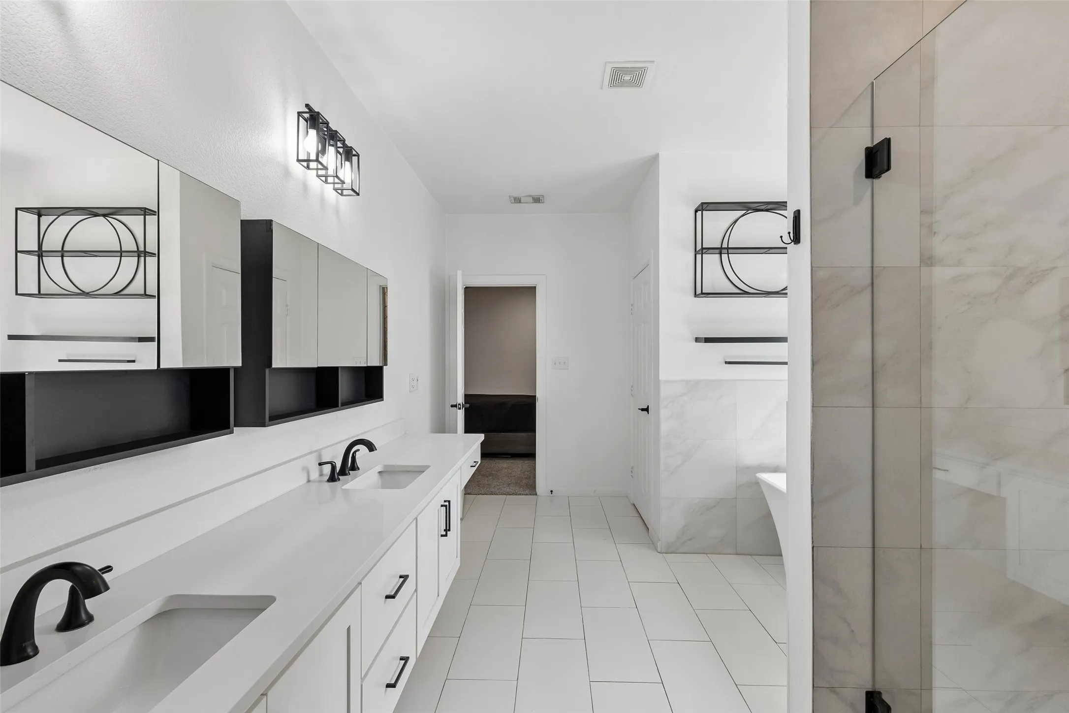 Single Family Residence For Sale in Tarrant County , 5404 Harrys Place, Fort Worth, Texas 76126, 4 Bedroom, 3 Bathroom, 2 Garage spaces, 2,525 Sqft, built in 2021, mls#21388851, Real Estate Agent in Fort Worth, Homes For Sale in Tarrant county, Homes For Sale in Fort Worth, Realtor in Fort Worth Texas, Real Estate Brokerage Independent Realty Texas, Luminita Cordes Realtor