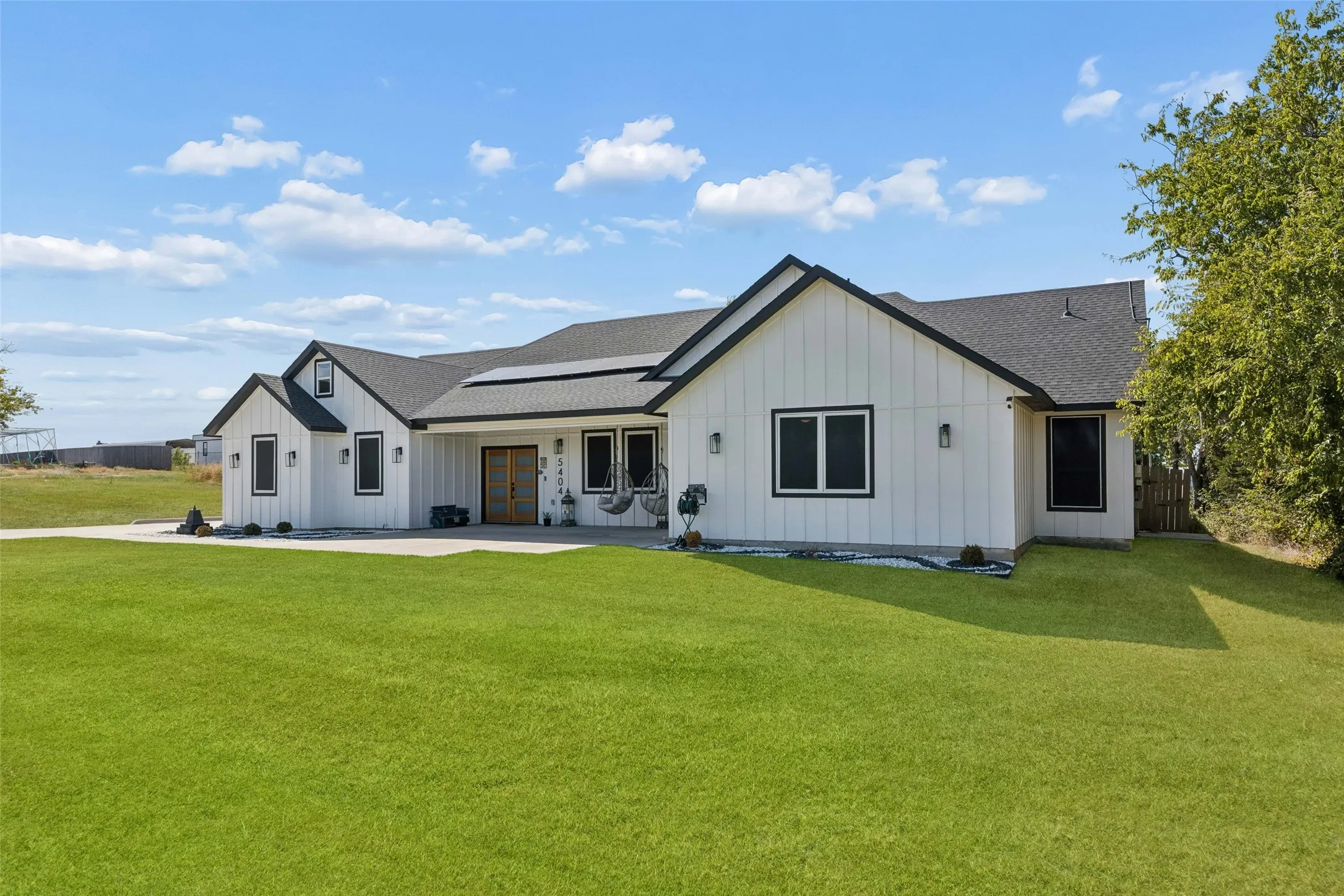 Single Family Residence For Sale in Tarrant County , 5404 Harrys Place, Fort Worth, Texas 76126, 4 Bedroom, 3 Bathroom, 2 Garage spaces, 2,525 Sqft, built in 2021, mls#21388851, Real Estate Agent in Fort Worth, Homes For Sale in Tarrant county, Homes For Sale in Fort Worth, Realtor in Fort Worth Texas, Real Estate Brokerage Independent Realty Texas, Luminita Cordes Realtor